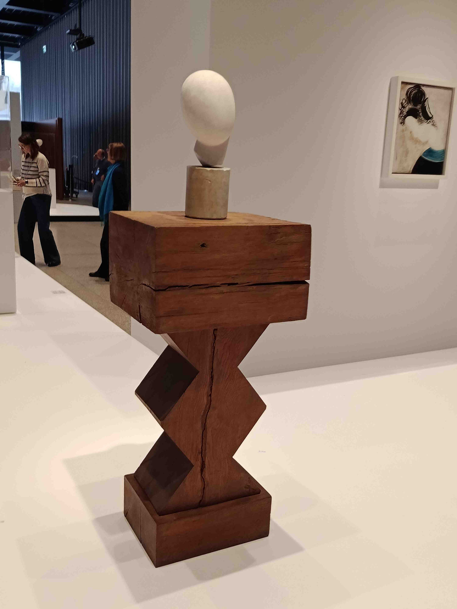 Constantin Brancusi, Kopf einer Frau, Gips auf Sockel aus Marmor und Eichenholz, vor 1922, Centre Pompidou, Paris