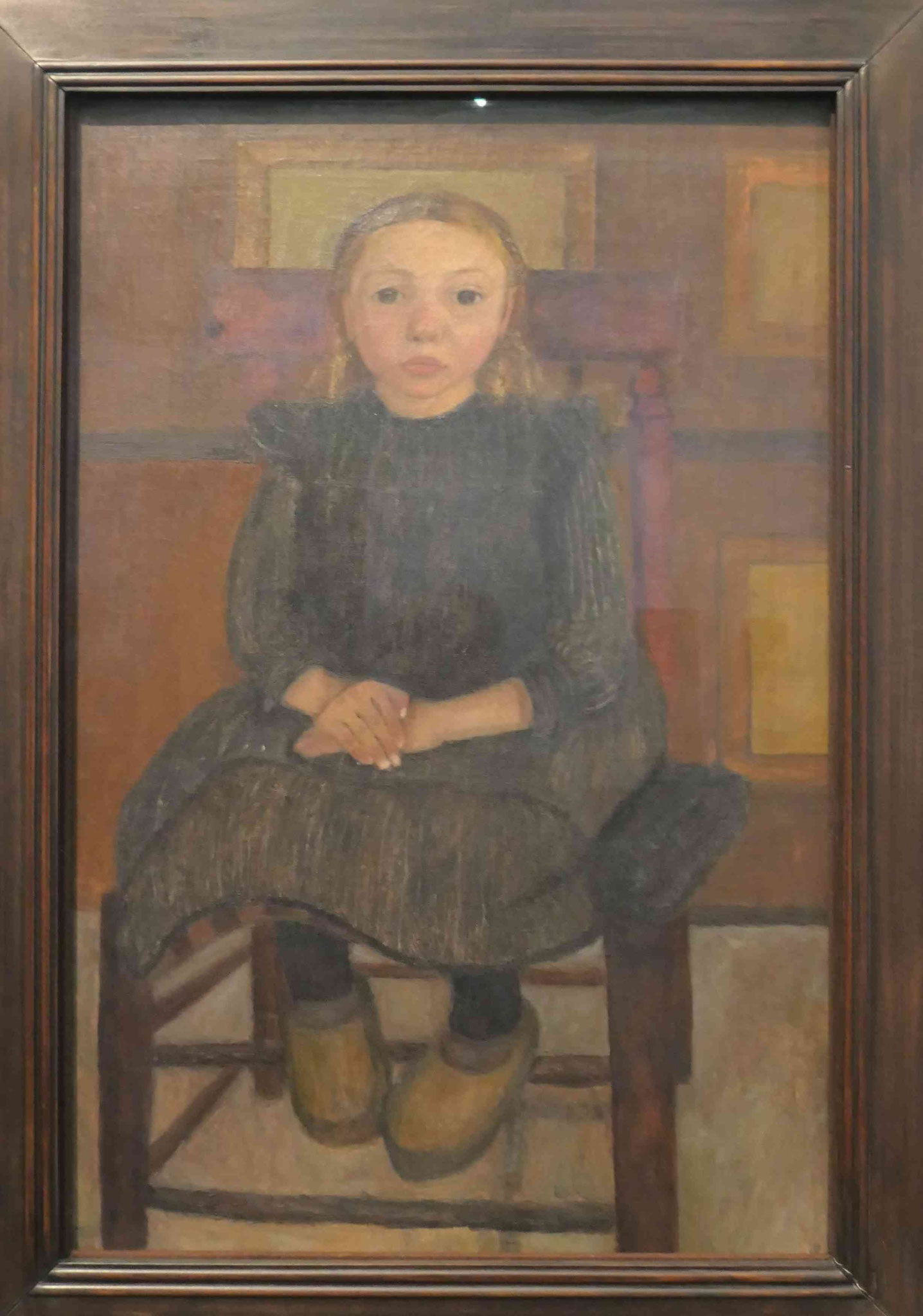 Paula Modersohn-Becker, Worpsweder Bauernkind auf einem Stuhl sitzend, Tempera auf Leinwand, 1905, Modersohn-Becker Museum, Bremen