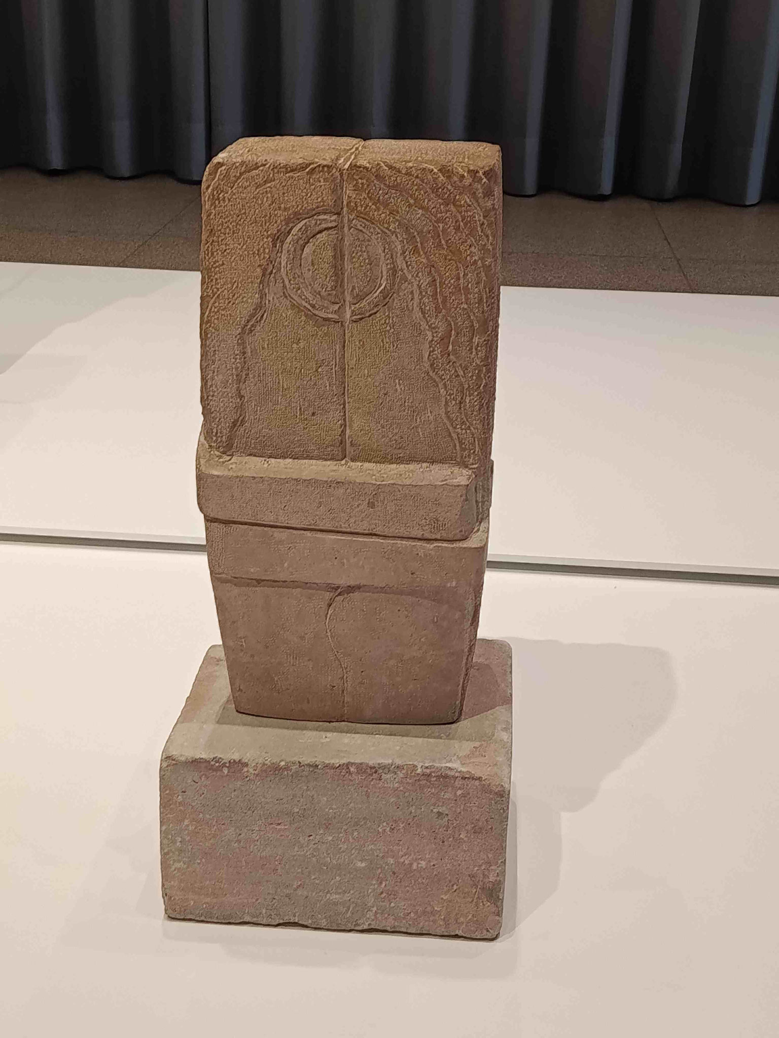 Constantin Brancusi, Kuss,Centre Pompidou, Paris