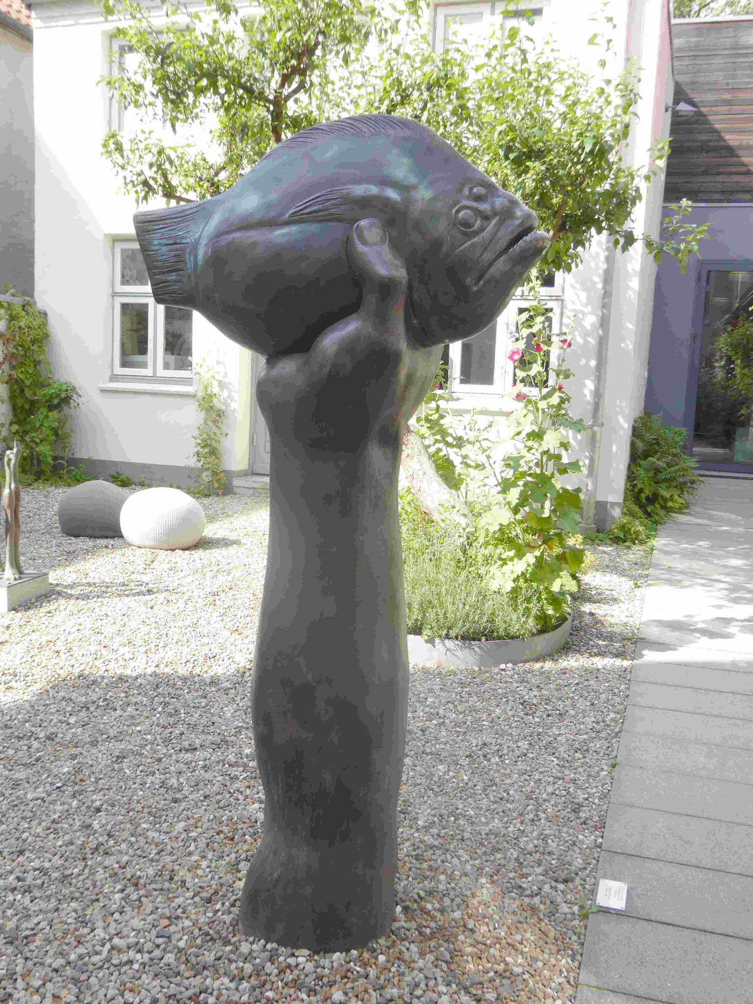 Günter Grass, Skulptur der Butt im Hof des G.G.-Museums in Lübeck