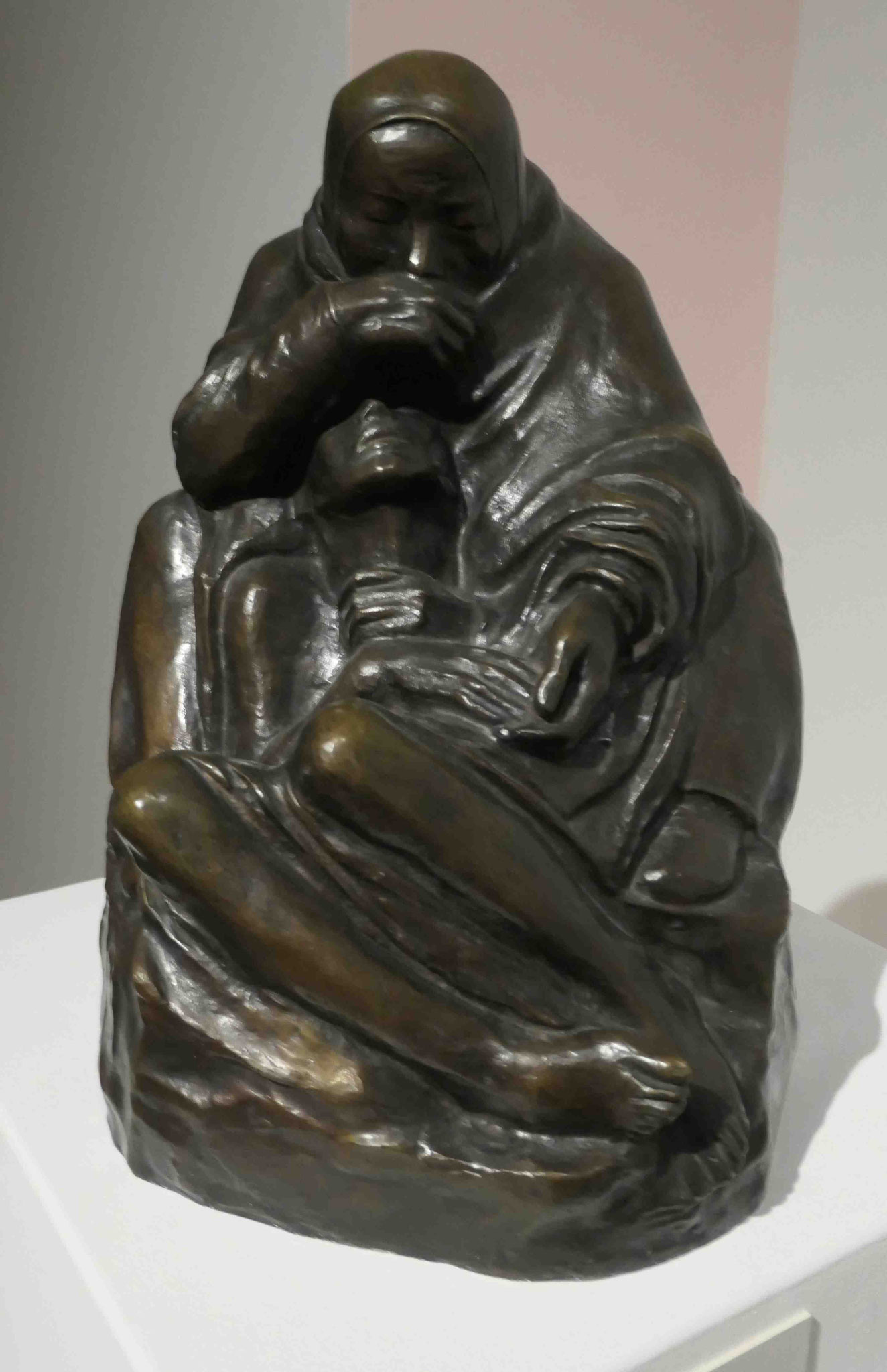Käthe Kollwitz, Pieta (Mutter mit totem Sohn), Bronze, 1927/38, Käthe-Kollwitz-Museum, Berlin