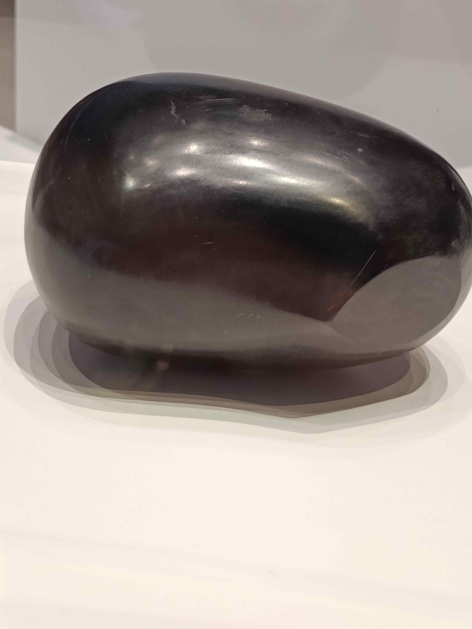 Constantin Brancusi, Neugeborenes II, Polierter Gips und Schellack, vor 1926Centre Pompidou, Paris