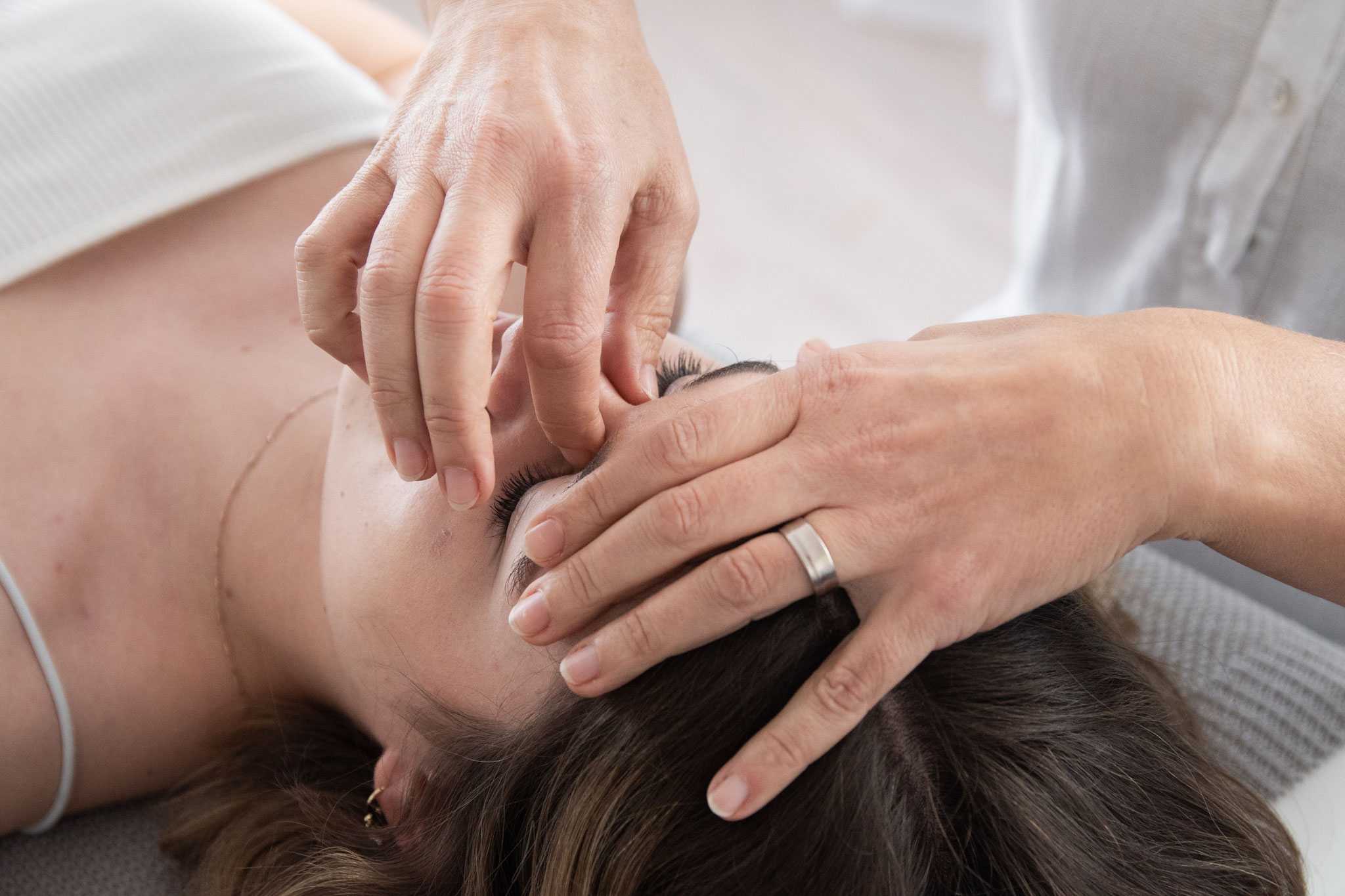 Craniosacral Therapie - Handposition am Kopf