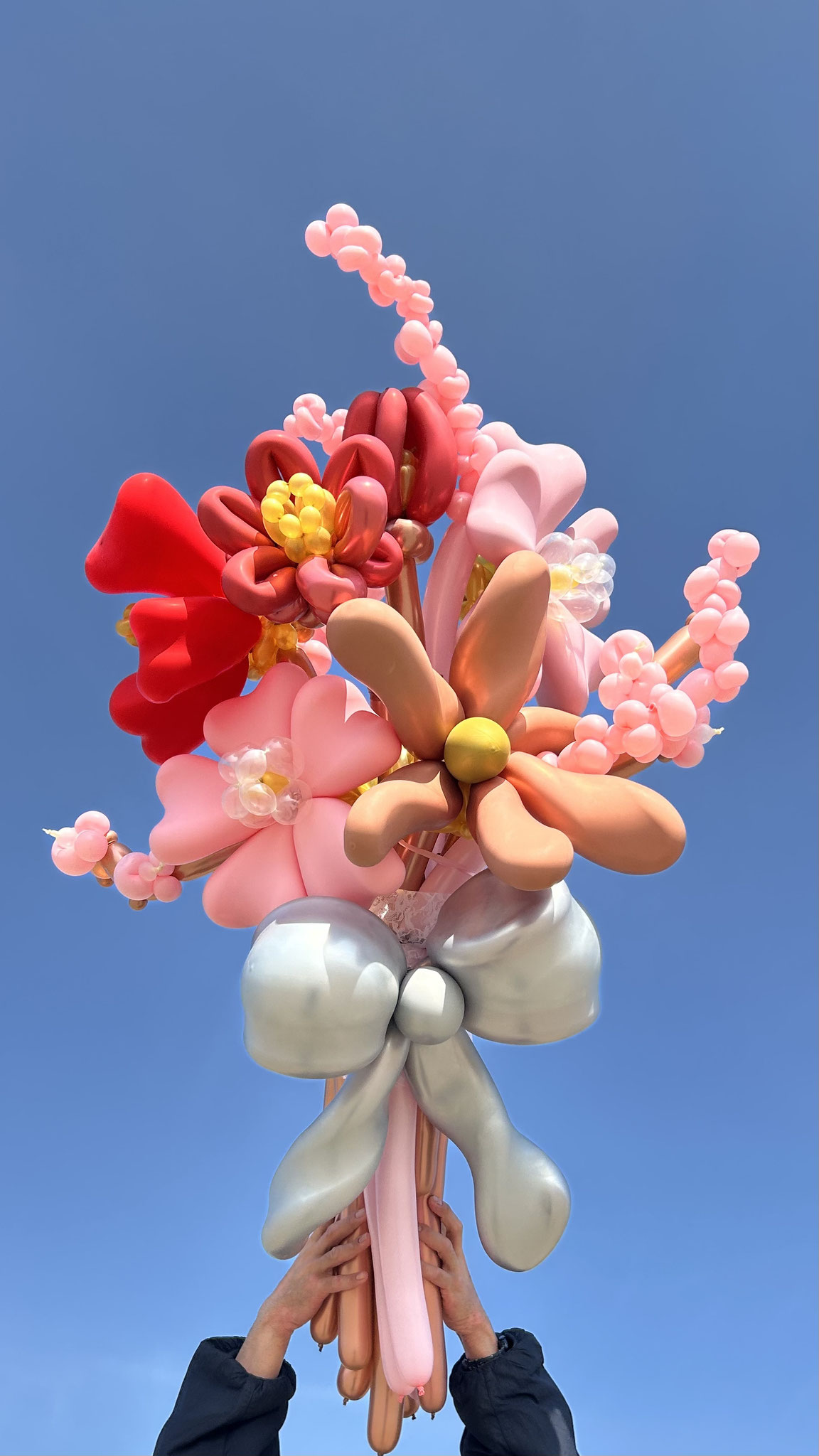 <div style=" font-size:10px; font-weight:bold;">@balloon_art_tokyo<br />Instagram(@balloon_art_tokyo) にて【子供だけでなく大人も楽しめるstylishでpopなballoons】を発信するballoon boy達。 誕生日や記念日にぴったりなインパクト抜群の大きな花束からイベント装飾まで、様々なご依頼に柔軟に対応可能。 特別な日に特別な人へ特別なballoonsを</div>