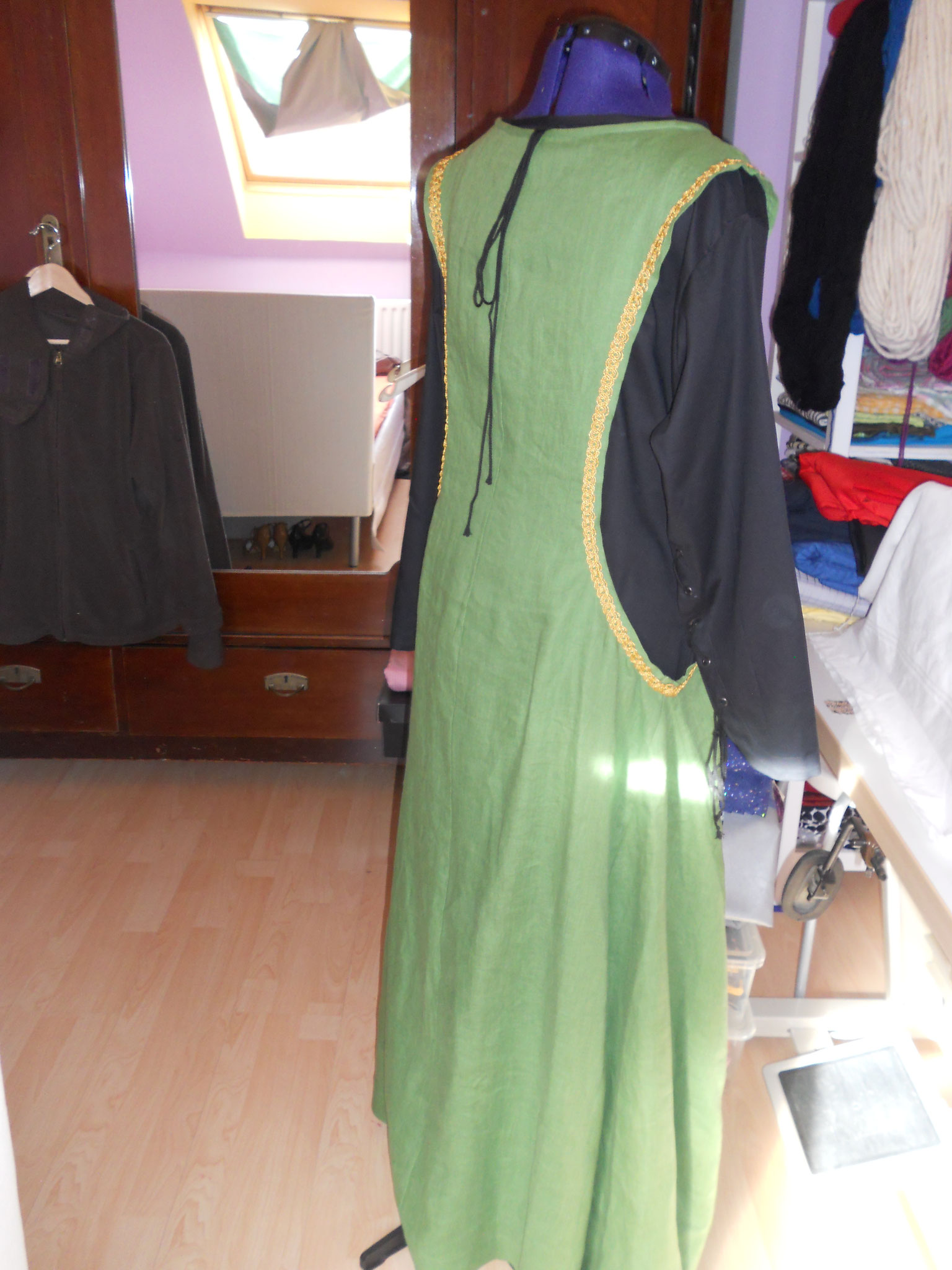 Damengewand "Gesa" (13.Jh) engl. Stil, Gr. 46+, mittelschweres Leinen, ohne Unterkleid 60€