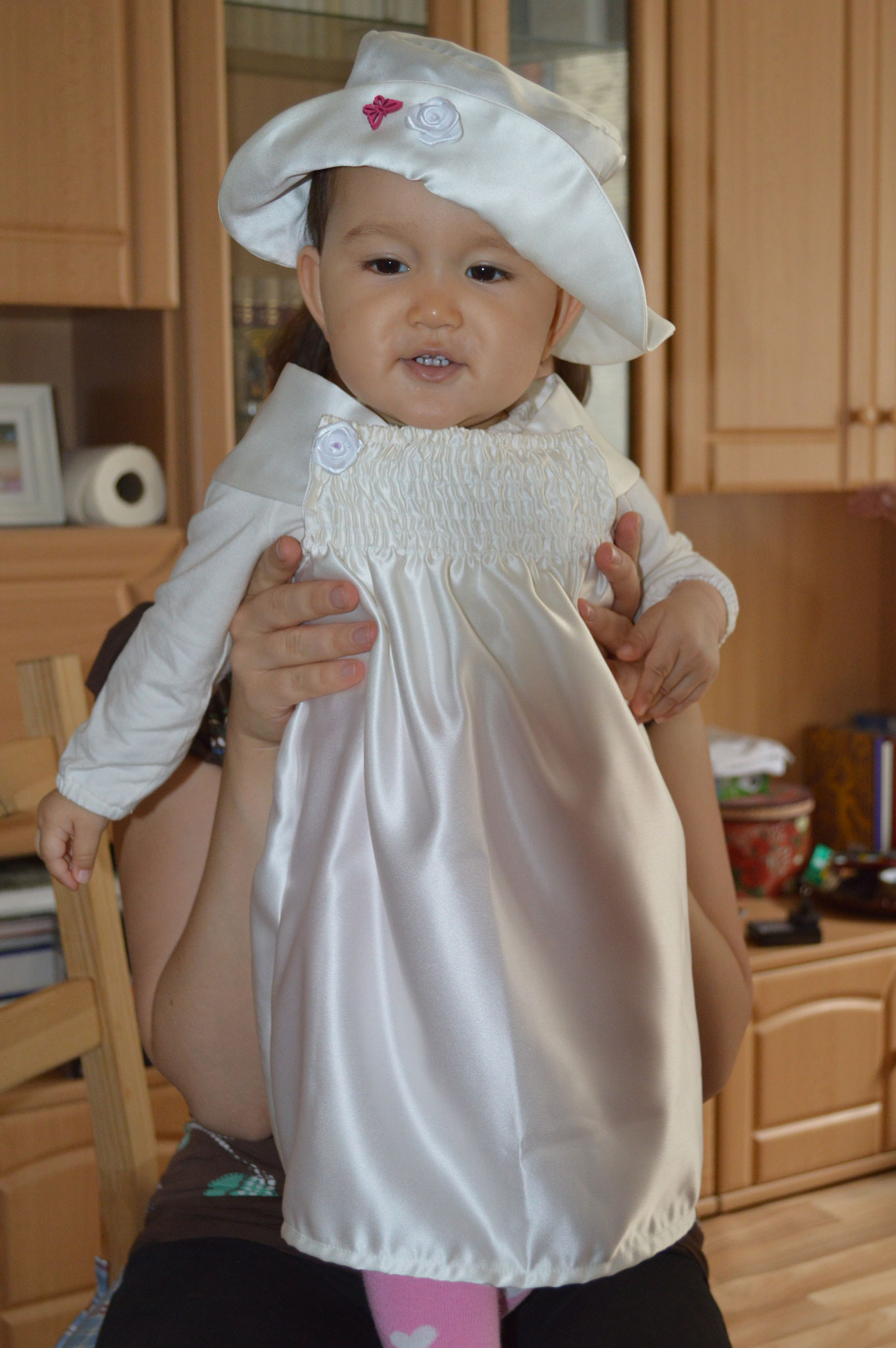 Festliches Kinderkleid mit Hut