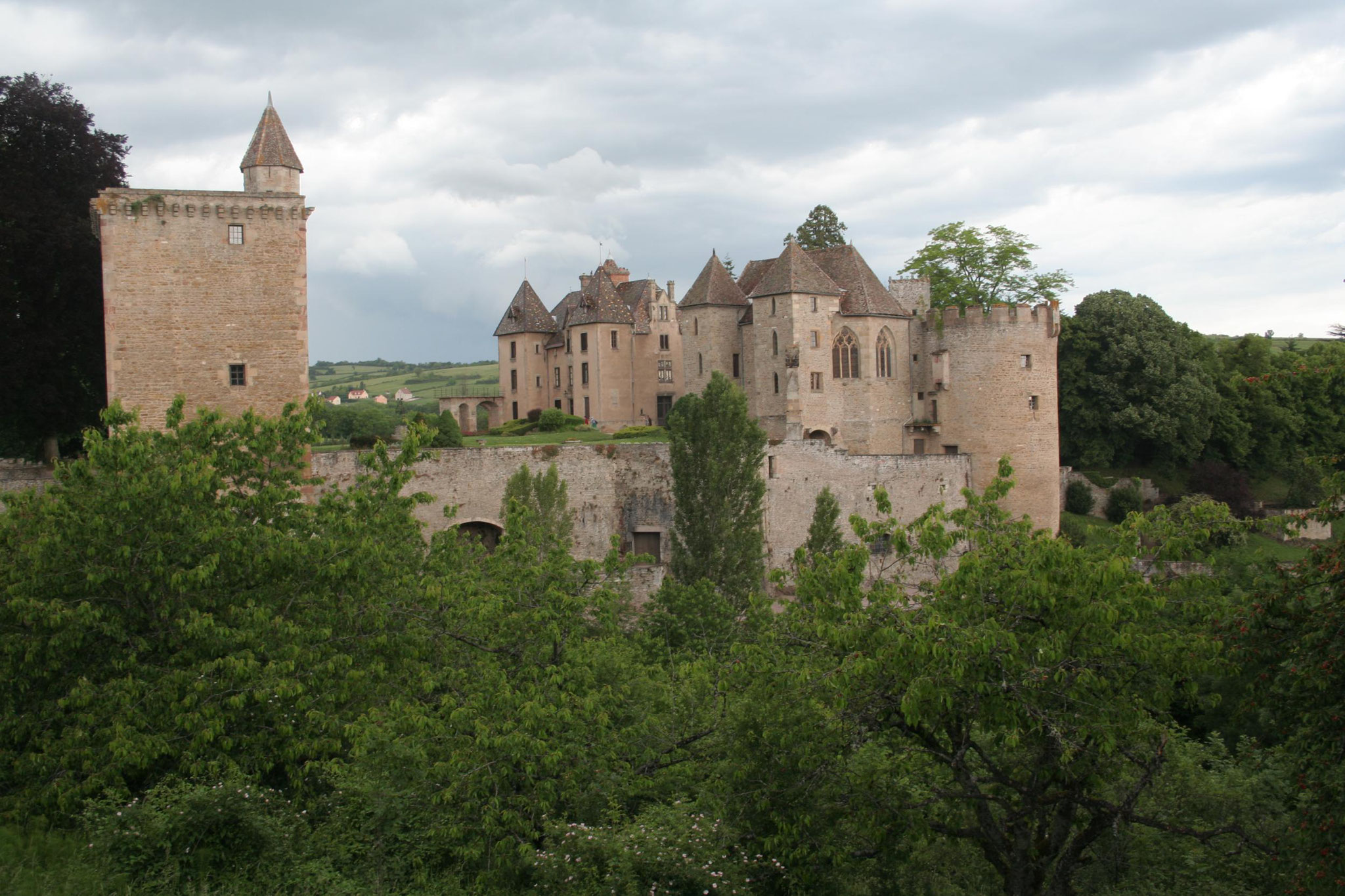Château de Marguerite de Bourgogne (à Couches) 