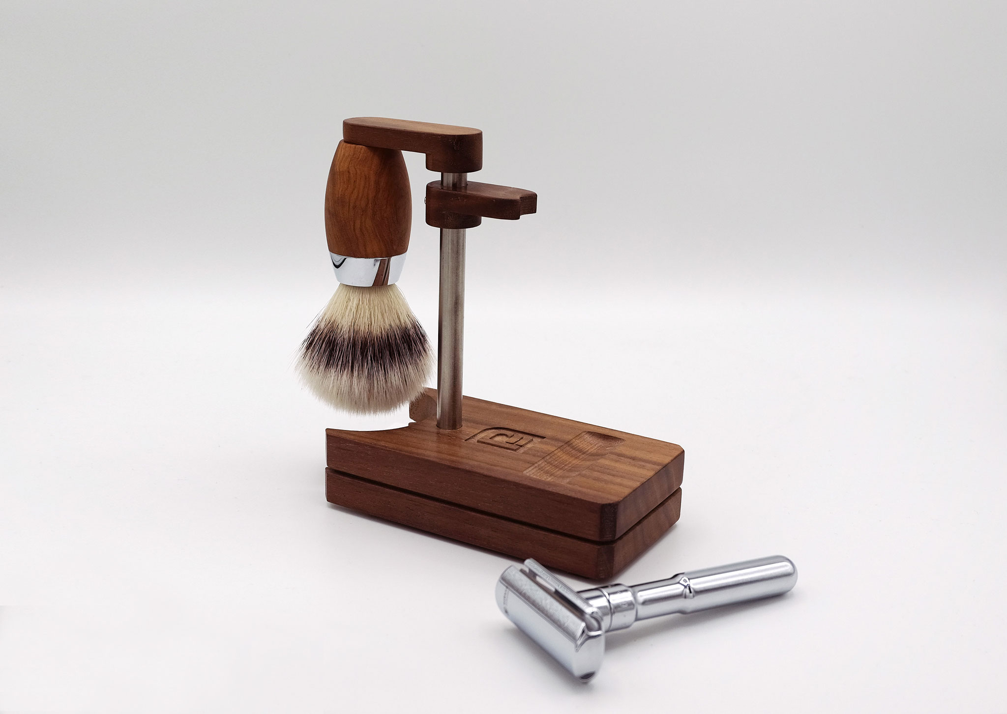 Pedestal RazorStand - Nussbaum
