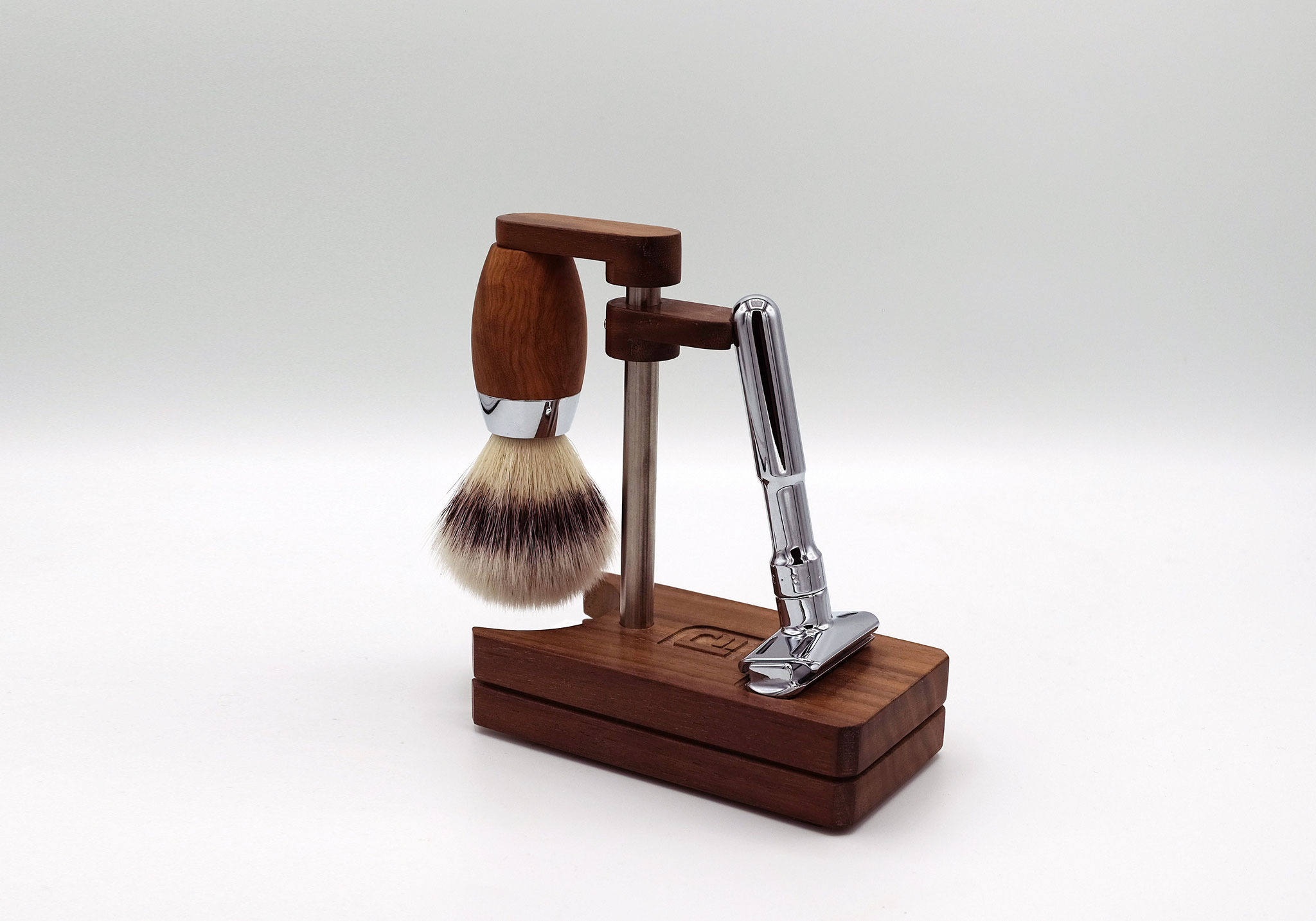 Pedestal RazorStand - Nussbaum