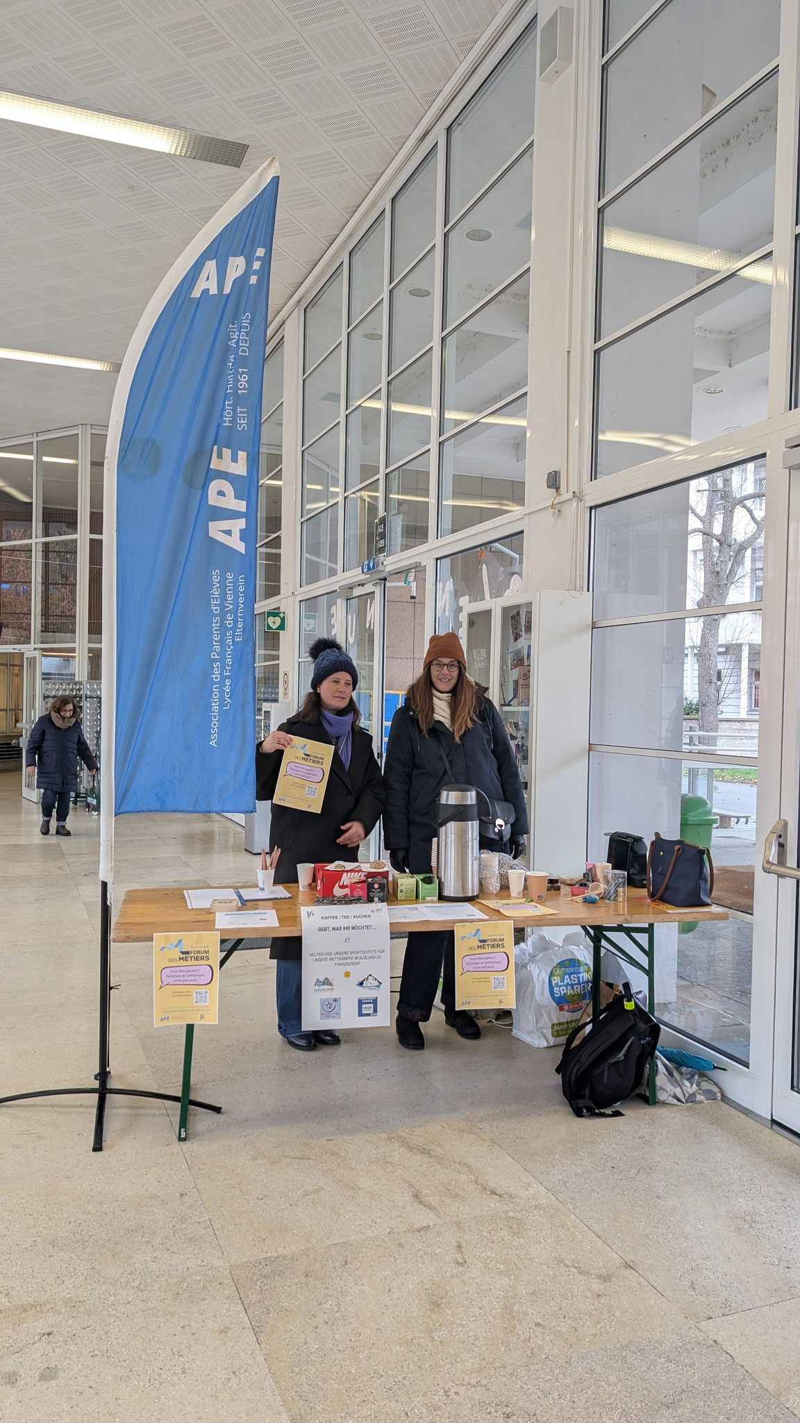 Stand APE lors du Sprechtag autour de boissons chaudes