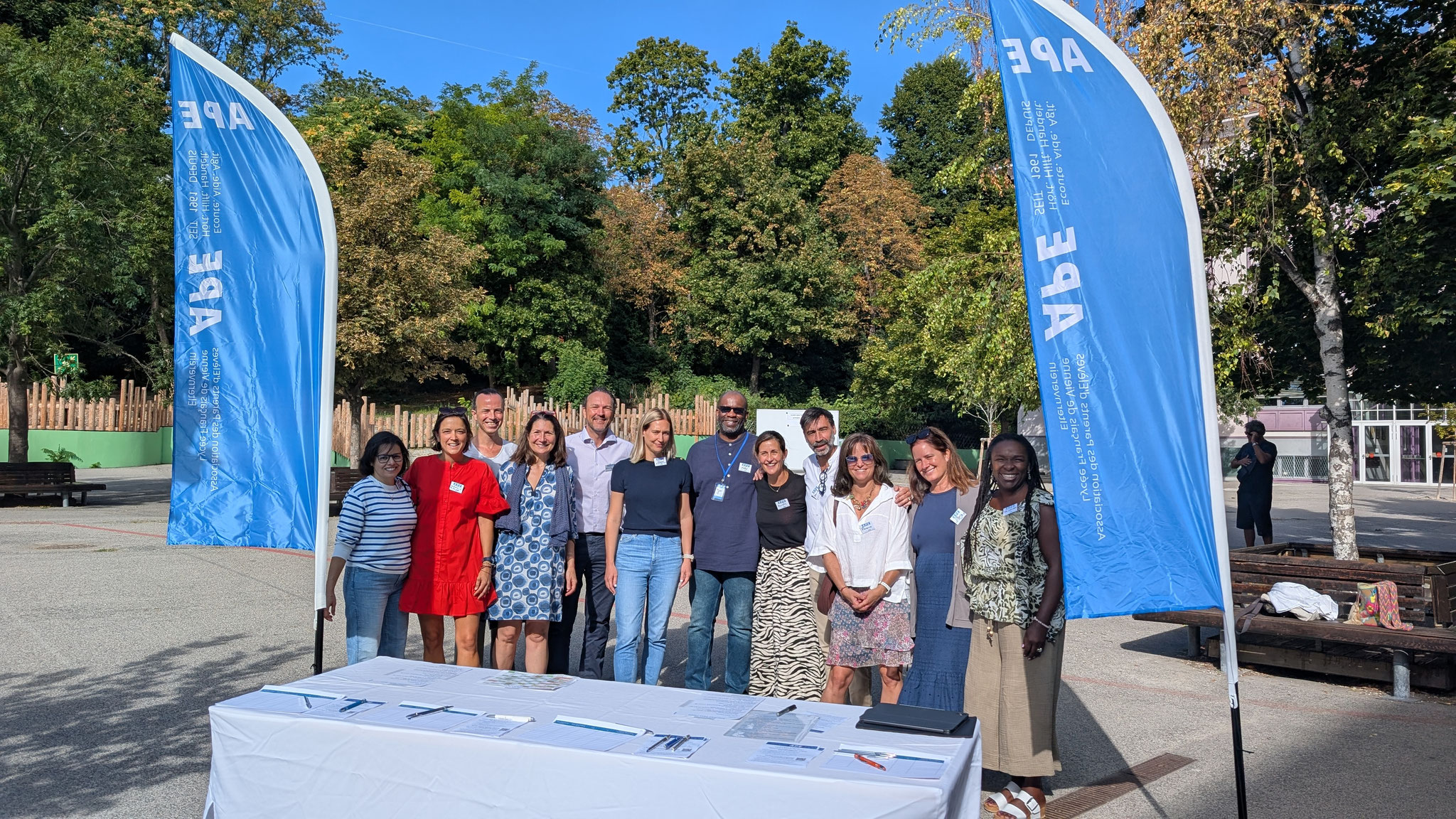Equipe APE à l'accueil des nouvelles familles