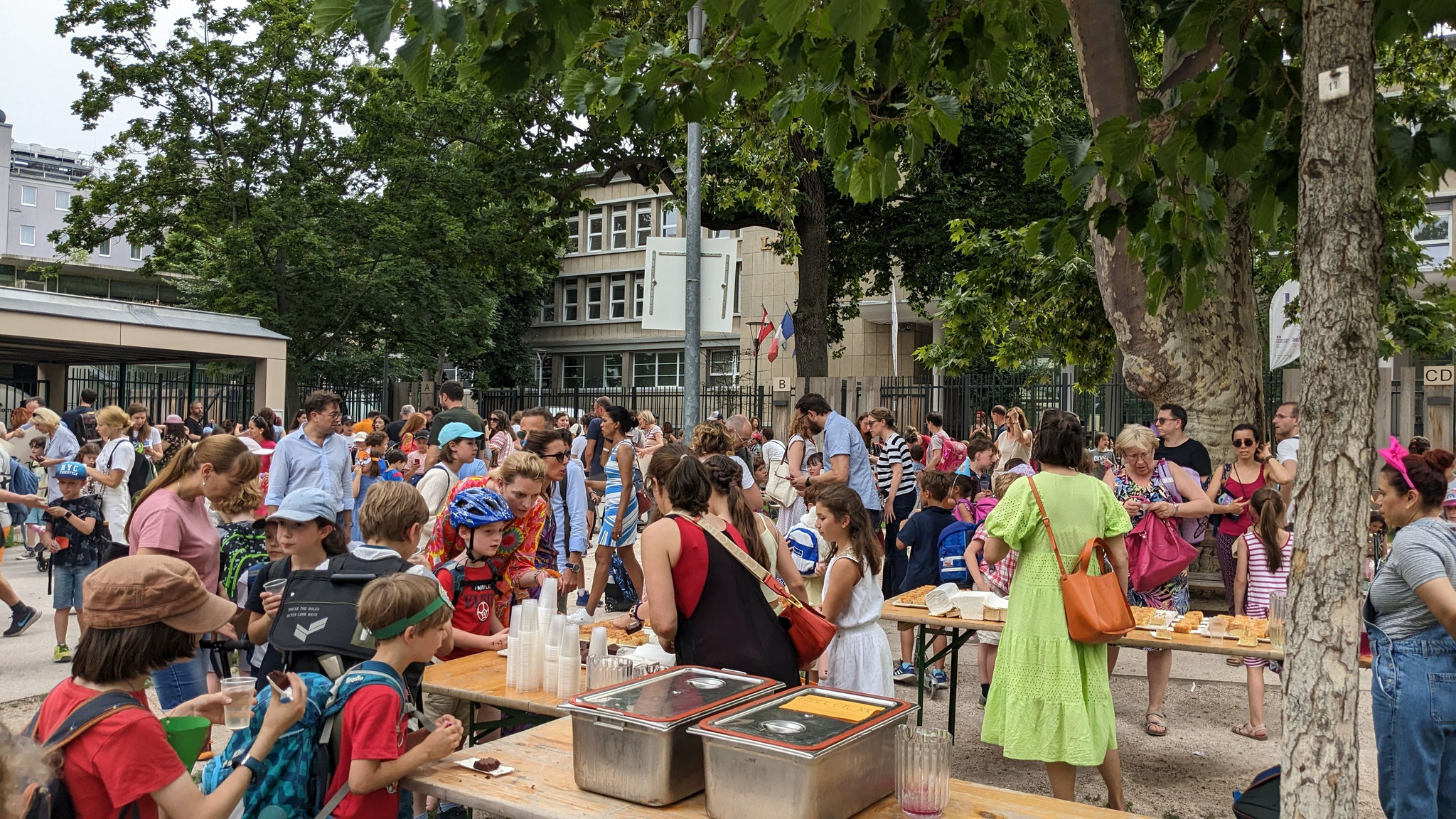 Animation dans la cour des parents