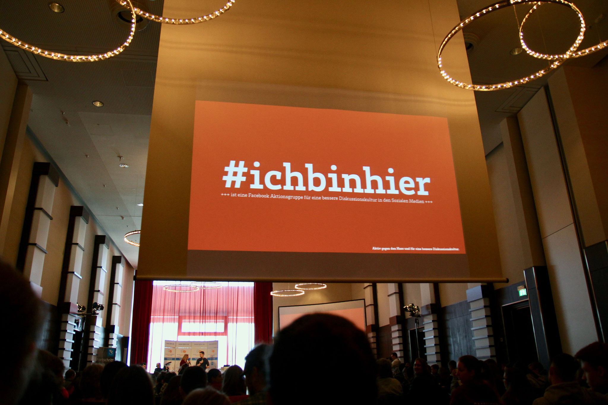 Die #ichbinhier-Kampagne setzt sich gegen Hass im Netz und für eine bessere Diskussionskultur ein.