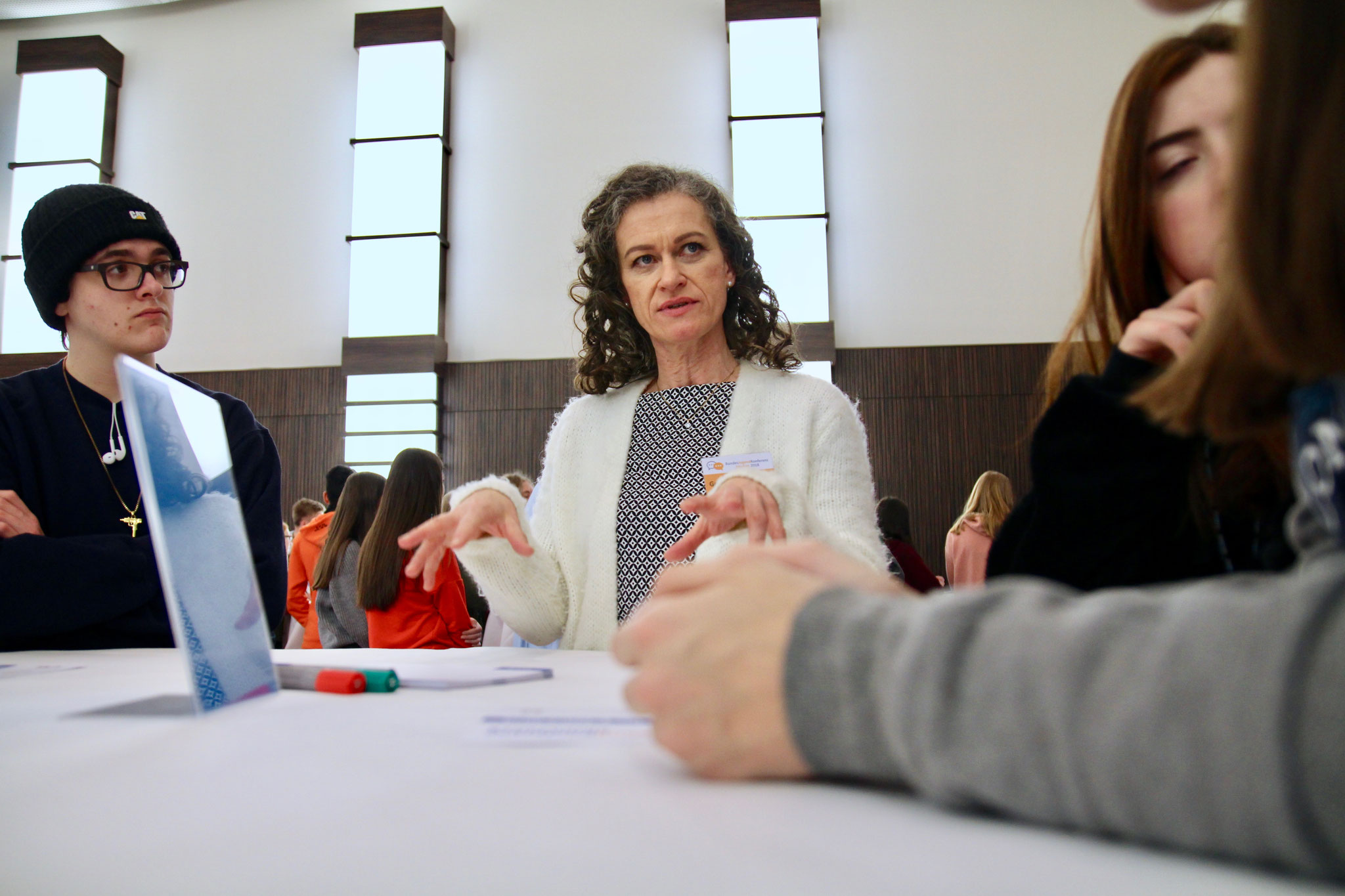 "Stay and Talk" am Gruppentisch von Gesa Stückmann