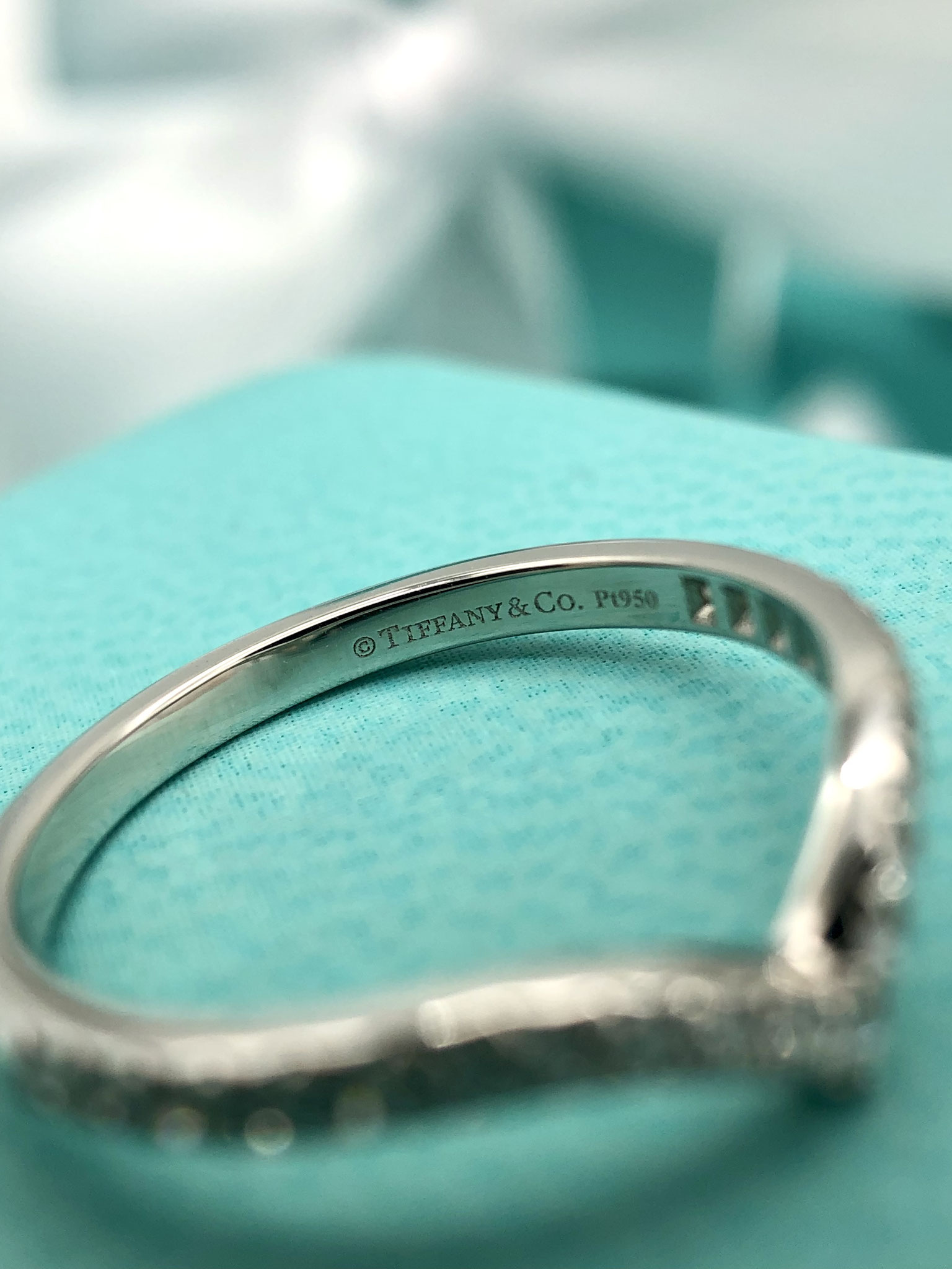 Soleste V Ring 0.17 ct. Platin GroBe 52 Tiffany Co. Luxus aus zweiter Hand Tiffany Co. Ehe und Verlobungsringe
