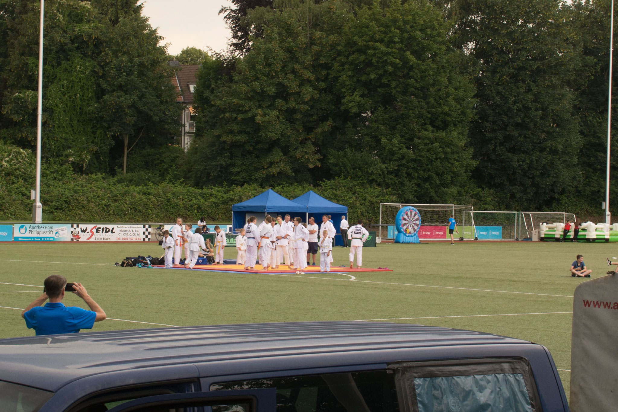 Judo auf dem Fußballplatz