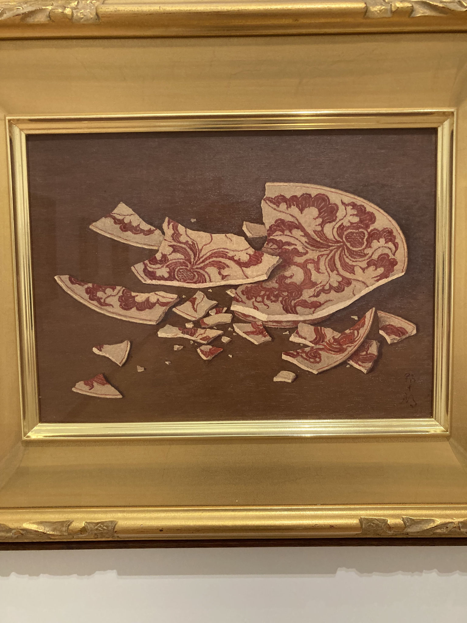 お皿割ります！？それ描きます！？