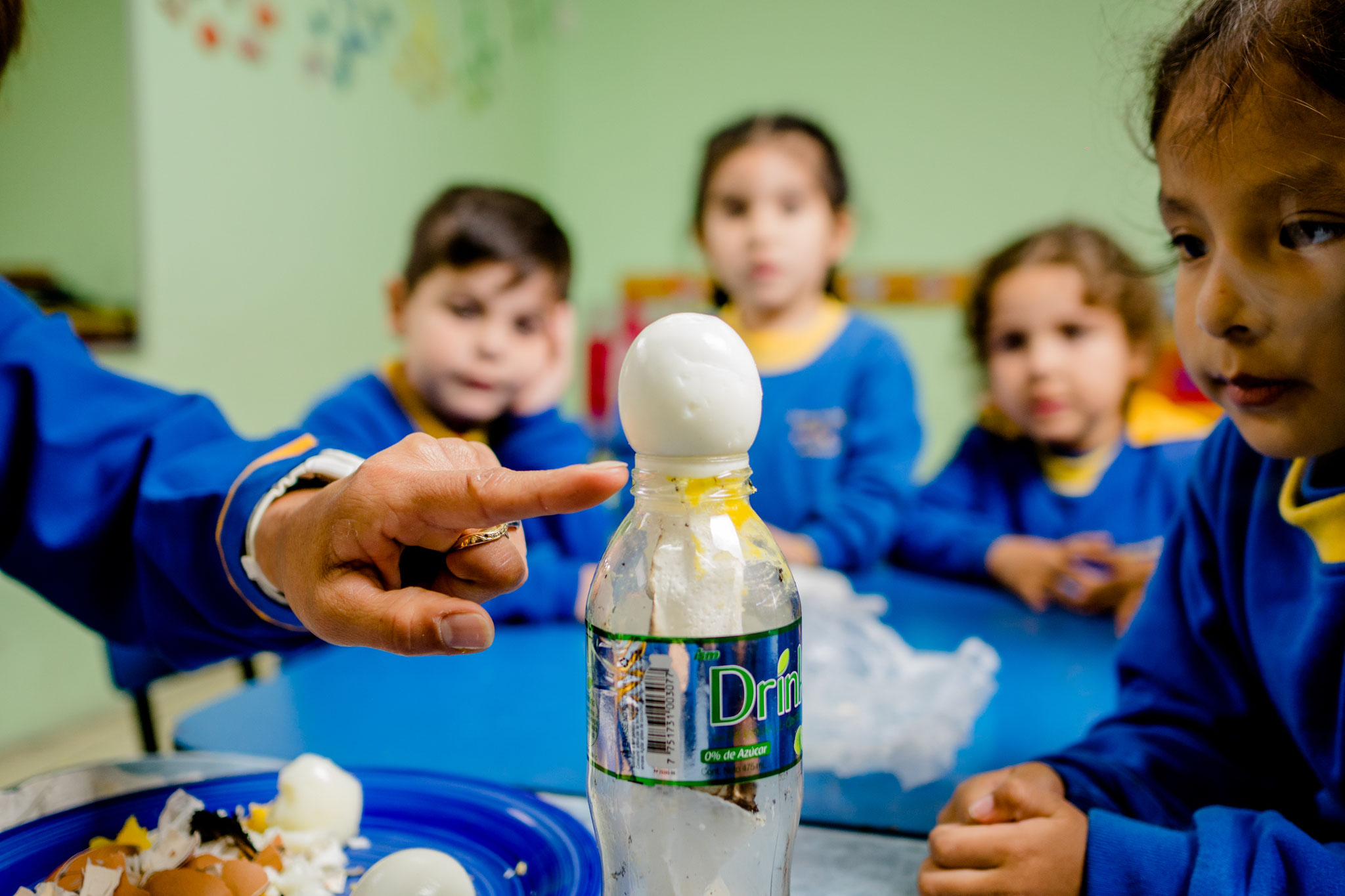 Fotografía Alumnos en nuestra Escuela proyecto Ciencias