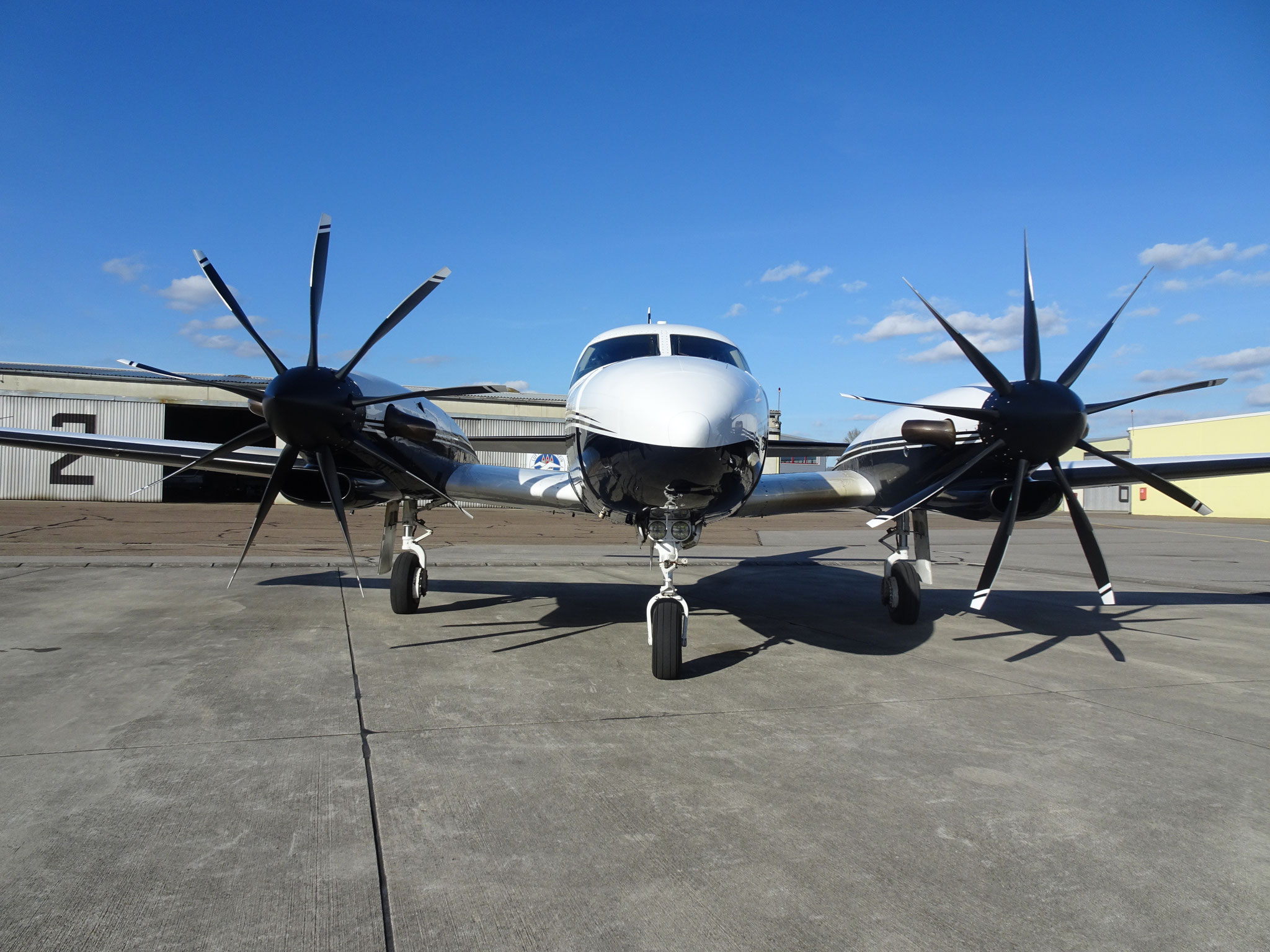 Flugzeug mit 9-Blatt Propeller