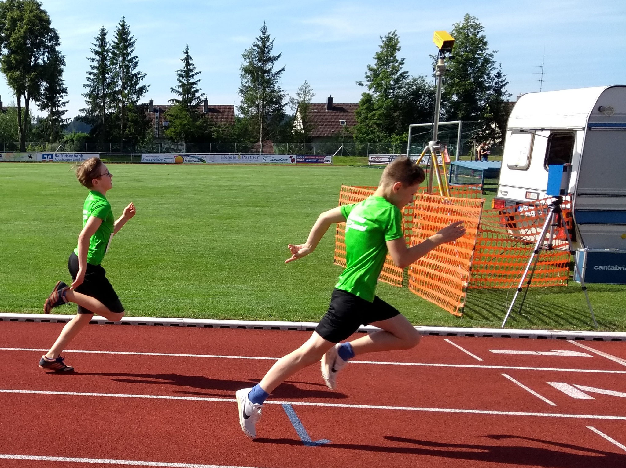 75m: Dominik im Ziel vor Tizian