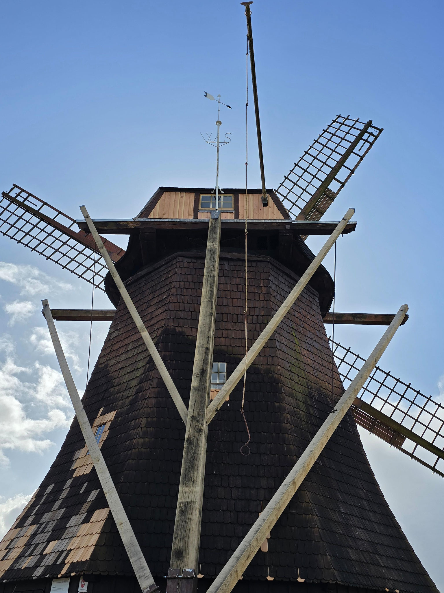 Fertig restaurierte Windmühle