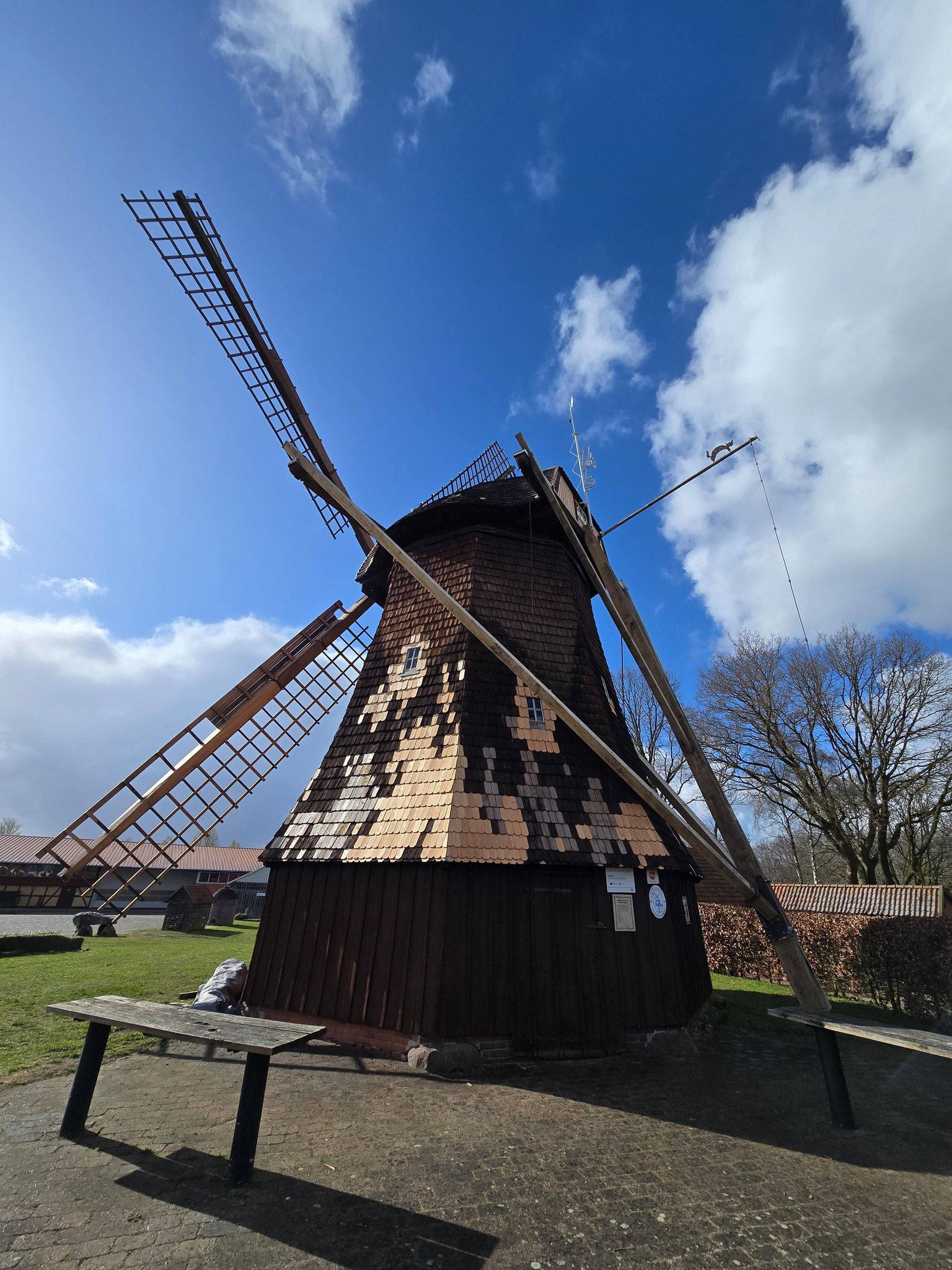 Fertig restaurierte Windmühle