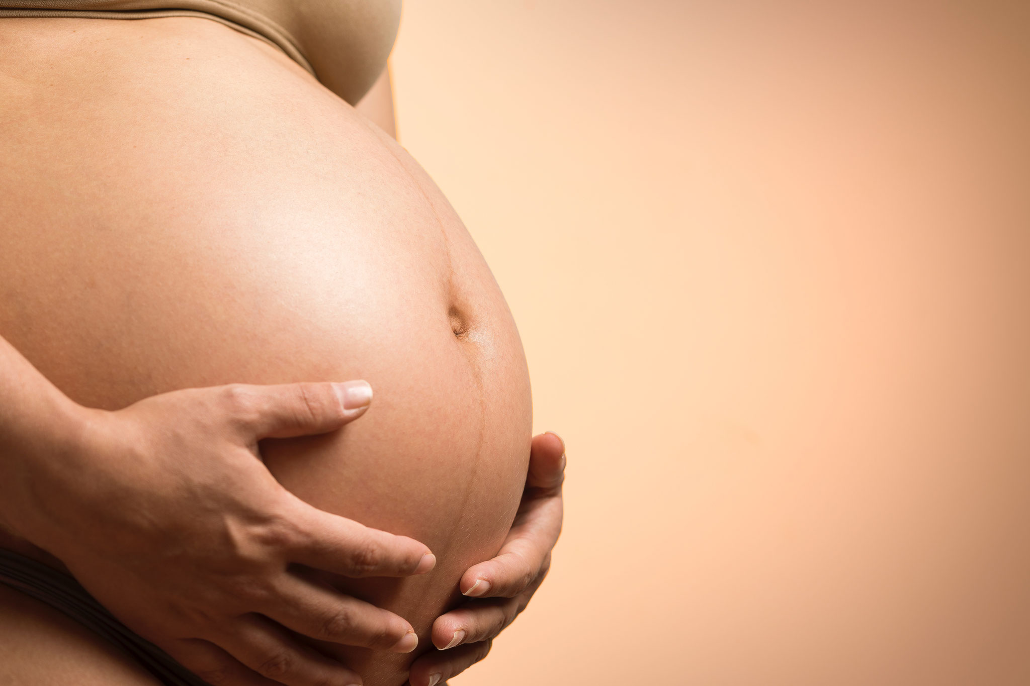 Ostéopathie pour femmes enceintes, diminution des maux rencontrés pendant la grossesse, bien-être