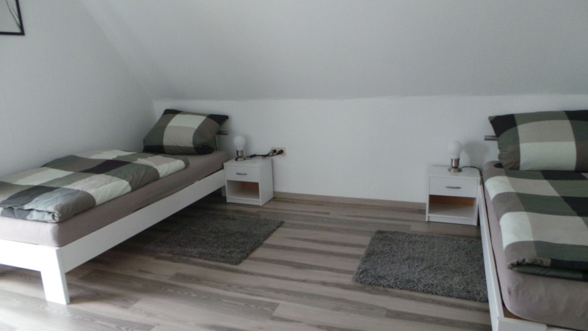 Schlafzimmer Mit 2 Einzelbetten Und überdachtem Balkon Kai