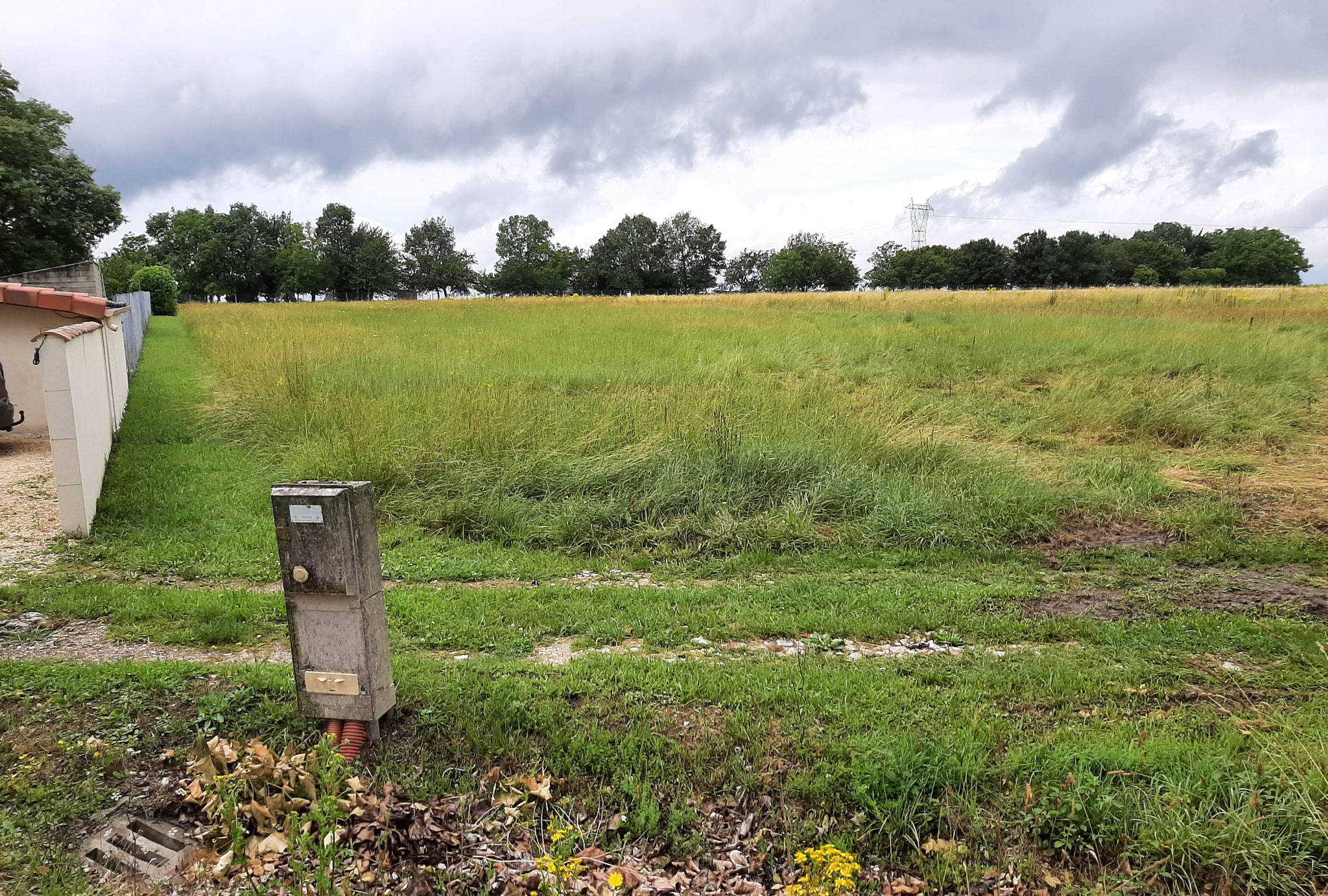 Vue depuis la route de Sigogne, ancien bar à gauche