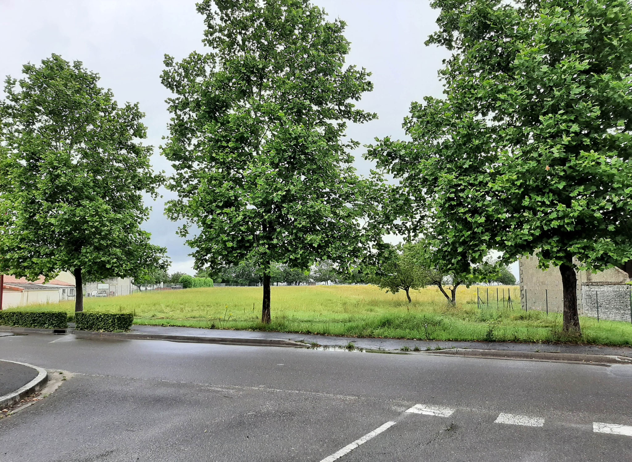 Vue de l'entrée du lotissement depuis la rue des Dodettes