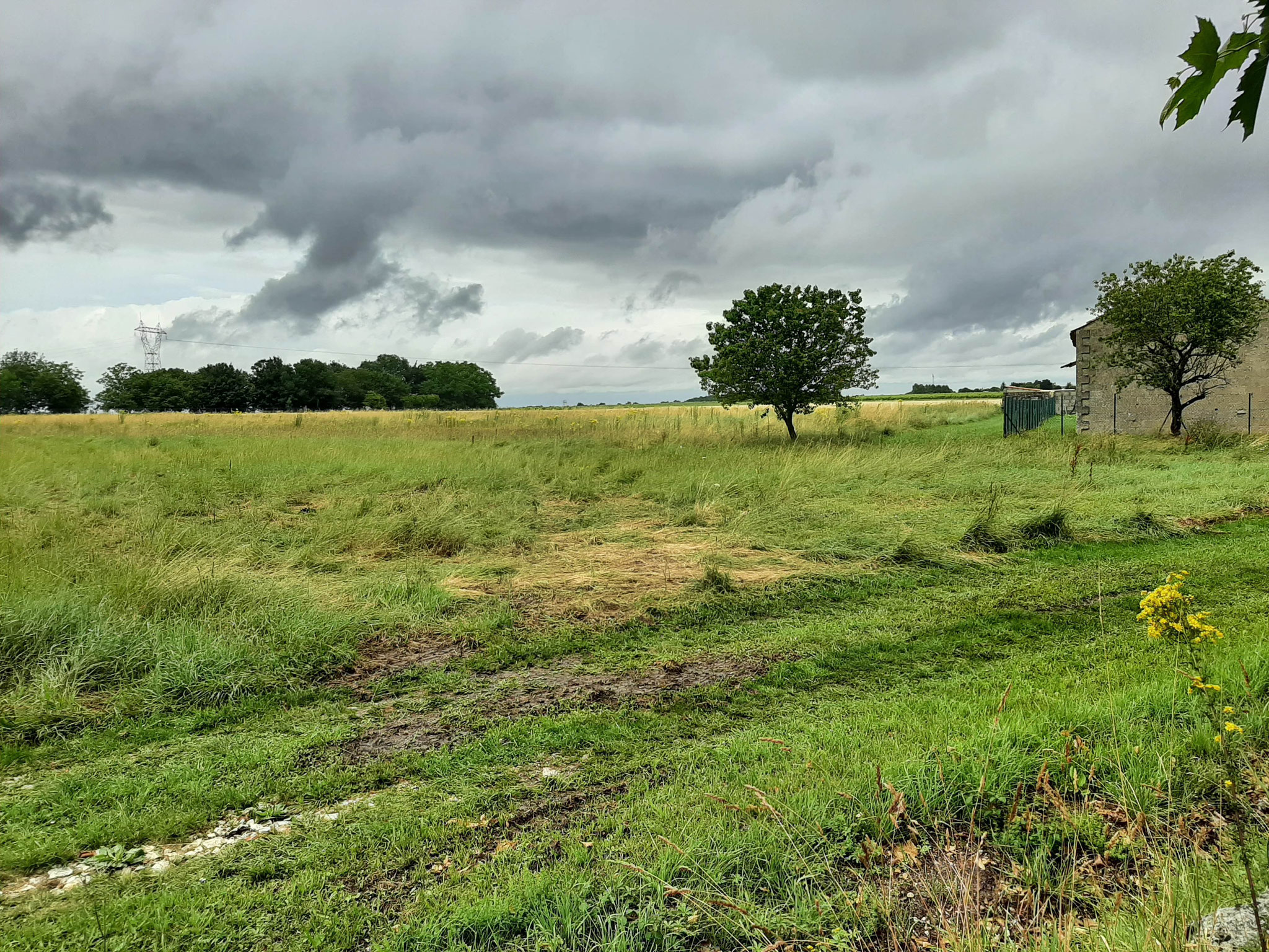 Vue de la route de Sigogne, maison du n° 28 à droite