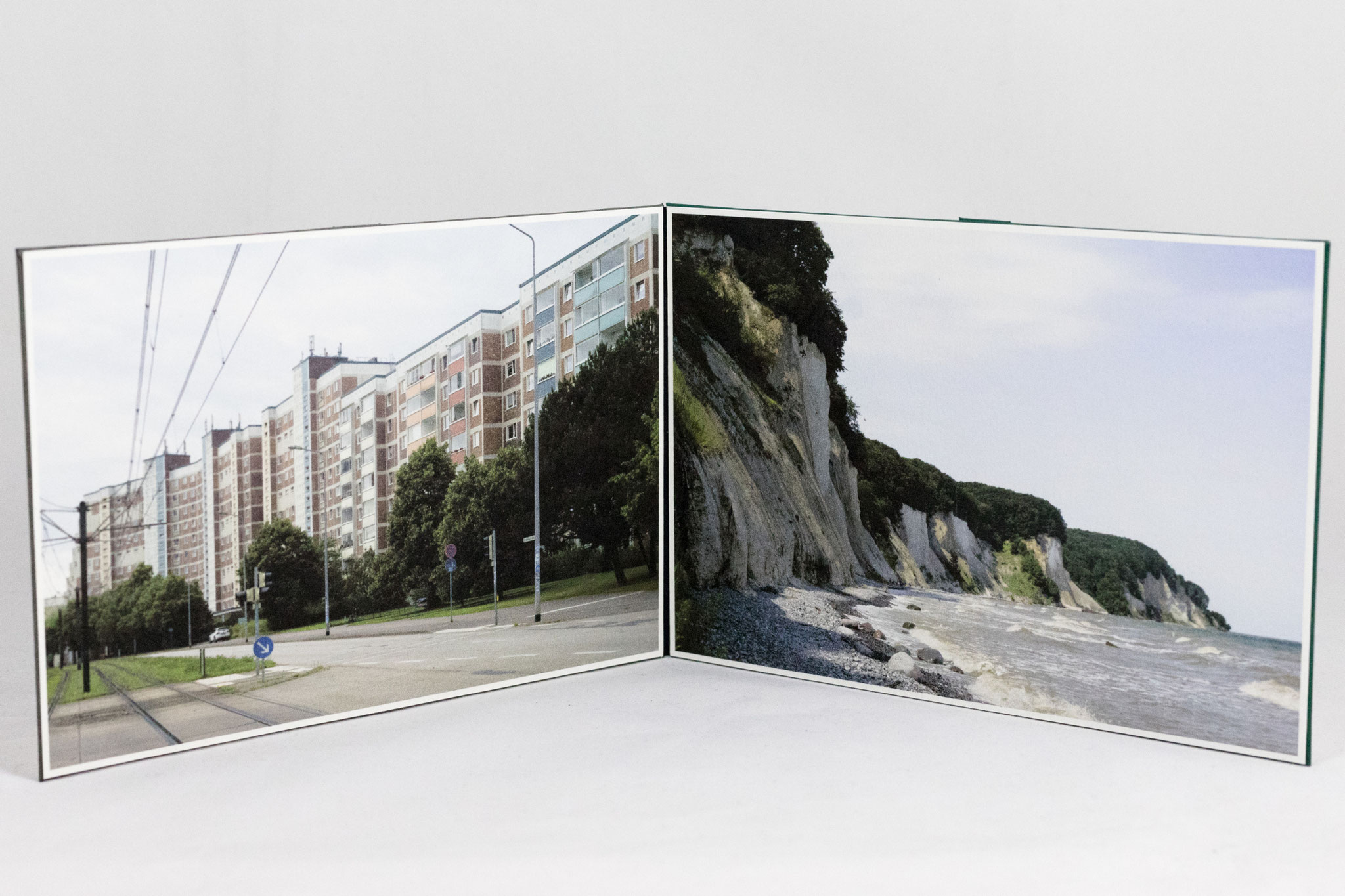 Kirsten Radermacher, 2.0, chapter ZWEI, 2024, book cover with pair of images
