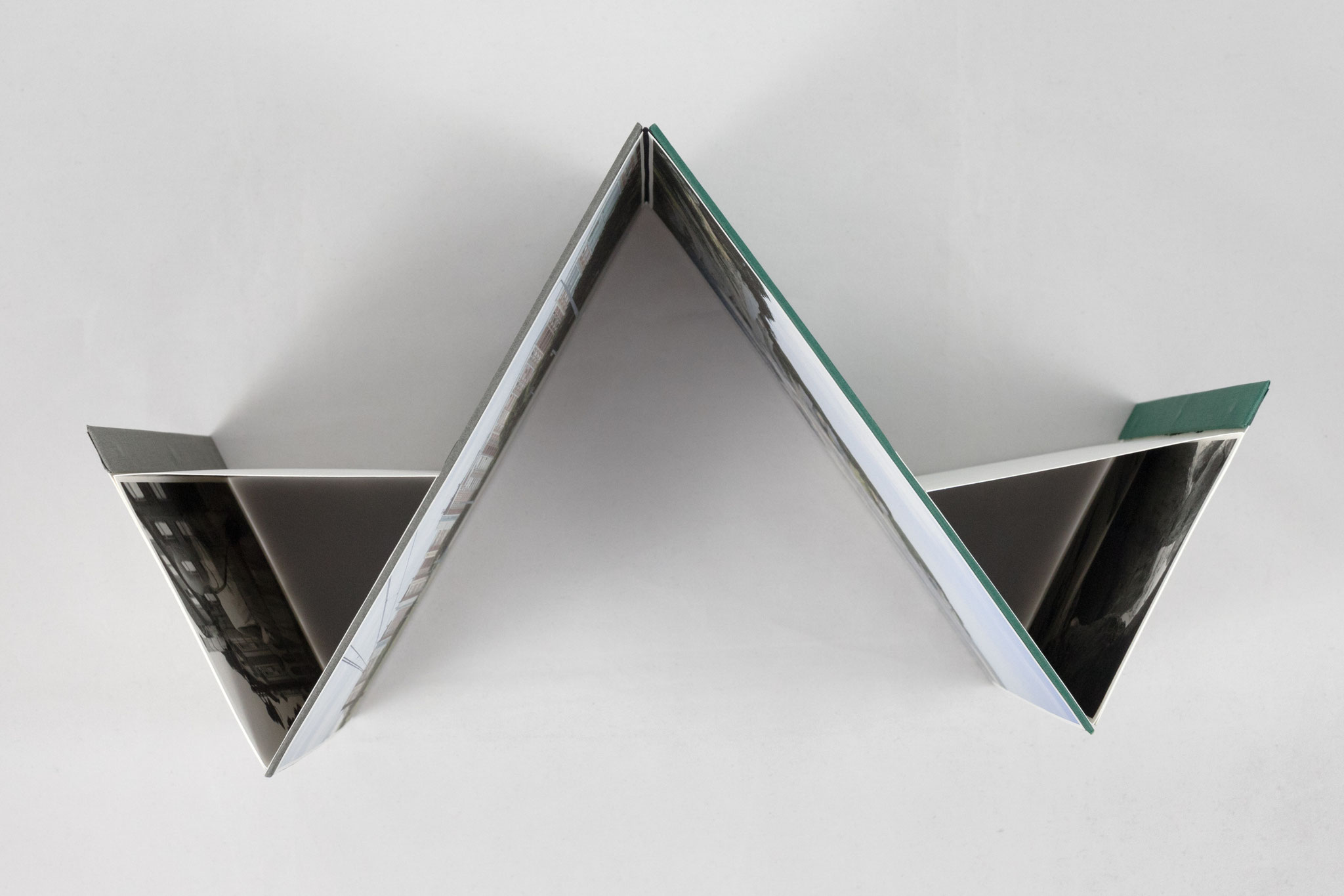 Kirsten Radermacher, book collection 2.0, chapter ZWEI, 2024, book cover with pair of images and two leporellos