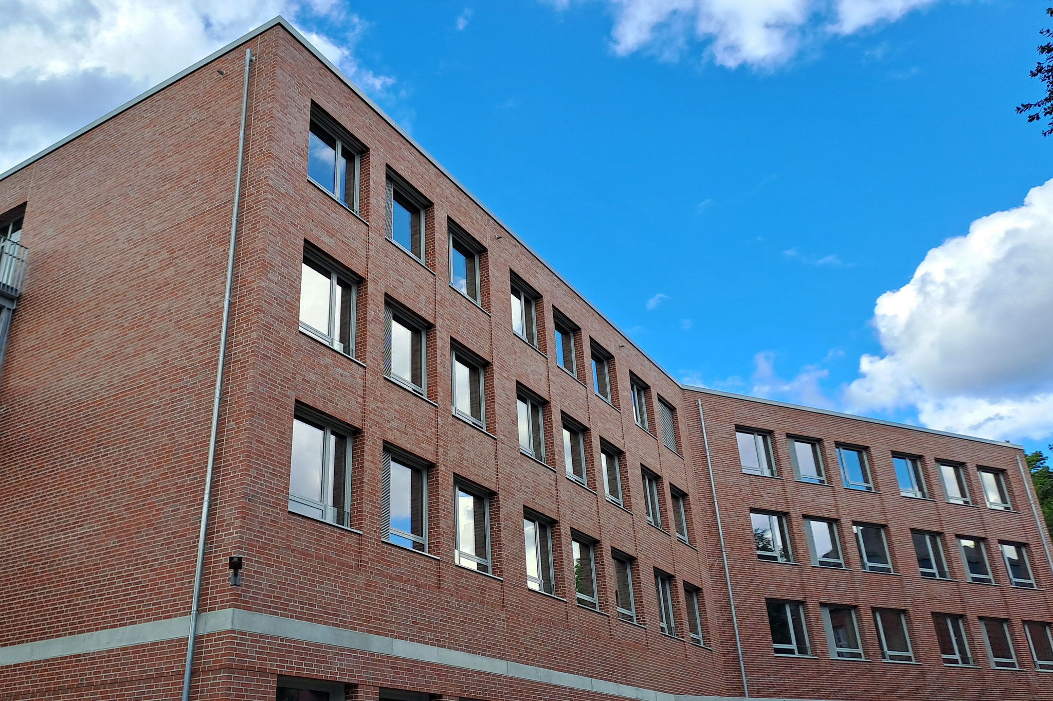 Wir beteiligen uns an der tollen Ausstattung des neuen Gebäudes, z.B. Bausteine für jedes Stockwerk
