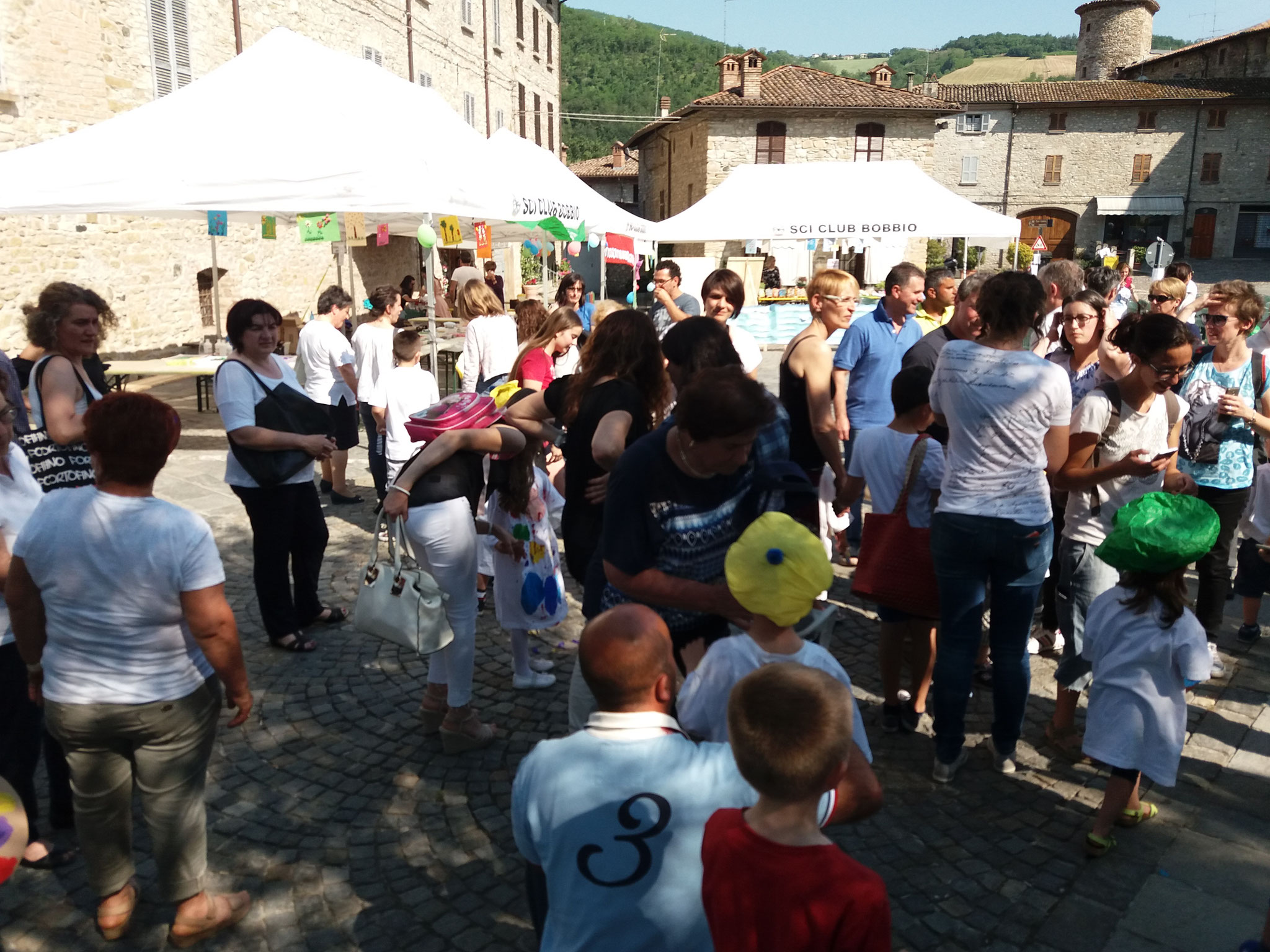 Sabato 27 MAGGIO 2017 alle ore 16,00 in Piazza Trento Comune di Travo AR...TRE PASSI NELL'ARTE giornata conclusiva del progetto 0/6 anni dell'Istituto Comprensivo di Bobbio delle scuole d'Infanzia di OTTONE MARSAGLIA BOBBIO PERINO e TRAVO ArTre Artigiani 