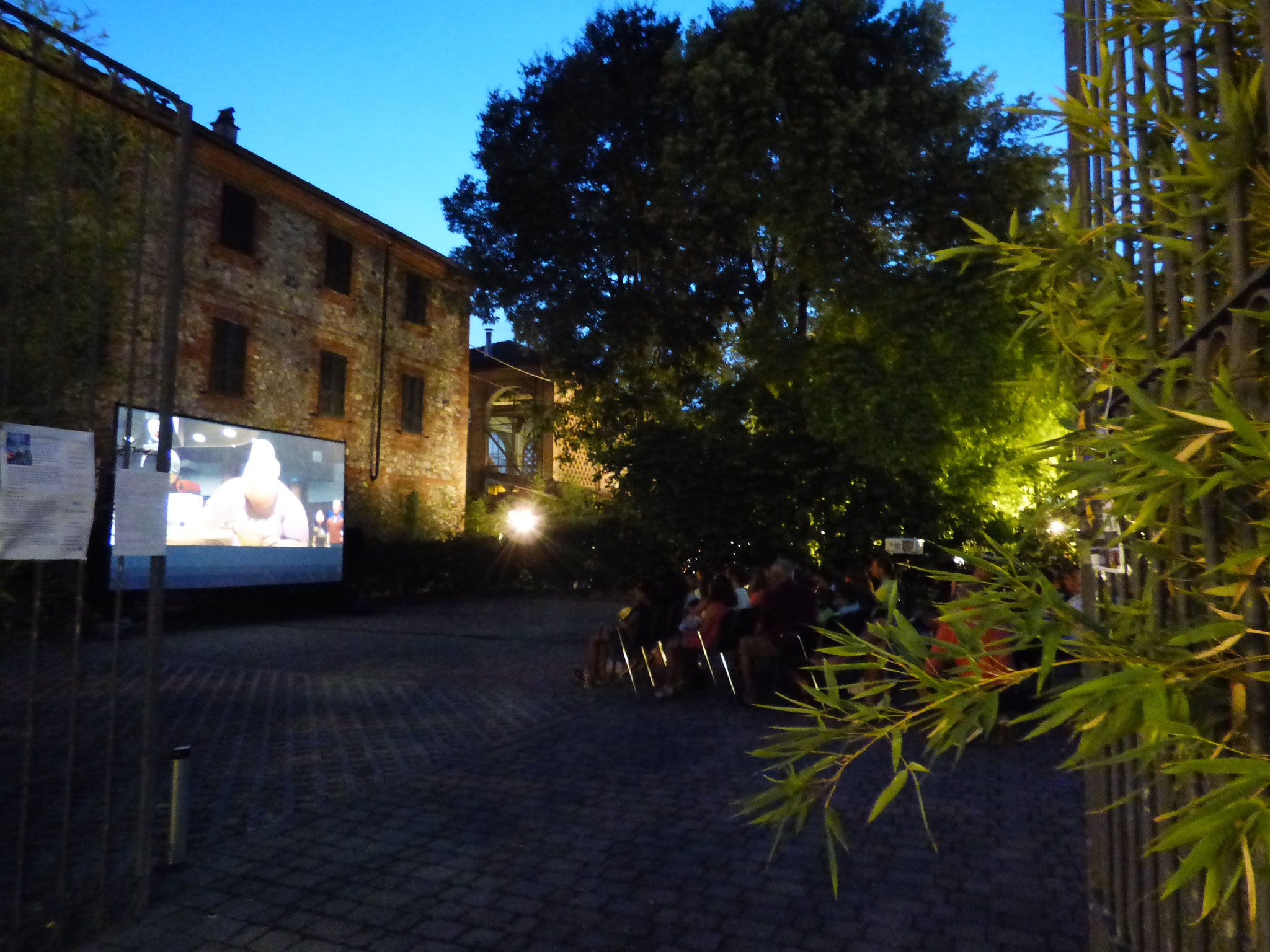 Rivergaro: Cinema Sotto Le Stelle 2019     Luglio, giovedì 18 : MIKE SULLA LUNA dalle ore 21:30  giardino di Via Don Veneziani, 64 - Rivergaro (PC) di fronte alla Casa del Popolo