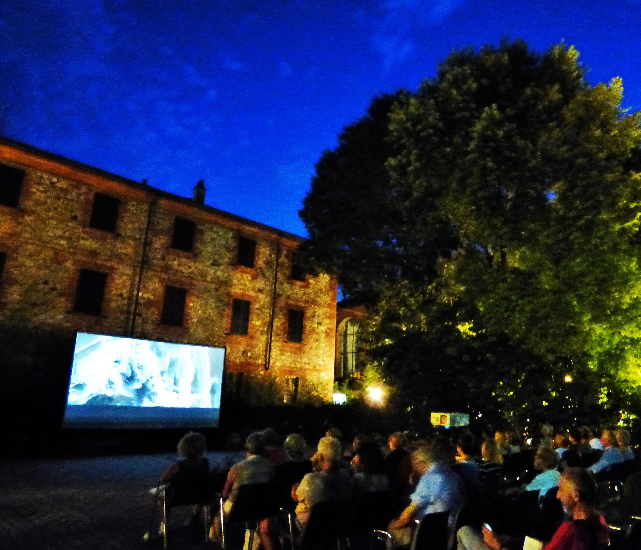 Rivergaro: Cinema Sotto Le Stelle 2019     Agosto, giovedì 1 : NORMA RAE dalle ore 21:30  giardino di Via Don Veneziani, 64 - Rivergaro (PC) di fronte alla Casa del Popolo