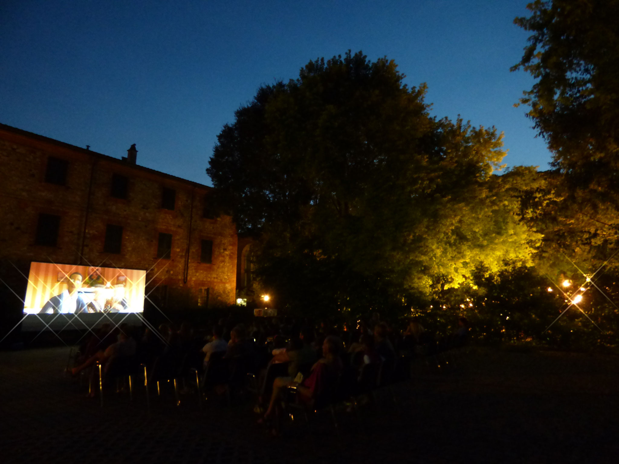 Rivergaro: Cinema Sotto Le Stelle 2019     Luglio, giovedì 18 : MIKE SULLA LUNA dalle ore 21:30  giardino di Via Don Veneziani, 64 - Rivergaro (PC) di fronte alla Casa del Popolo