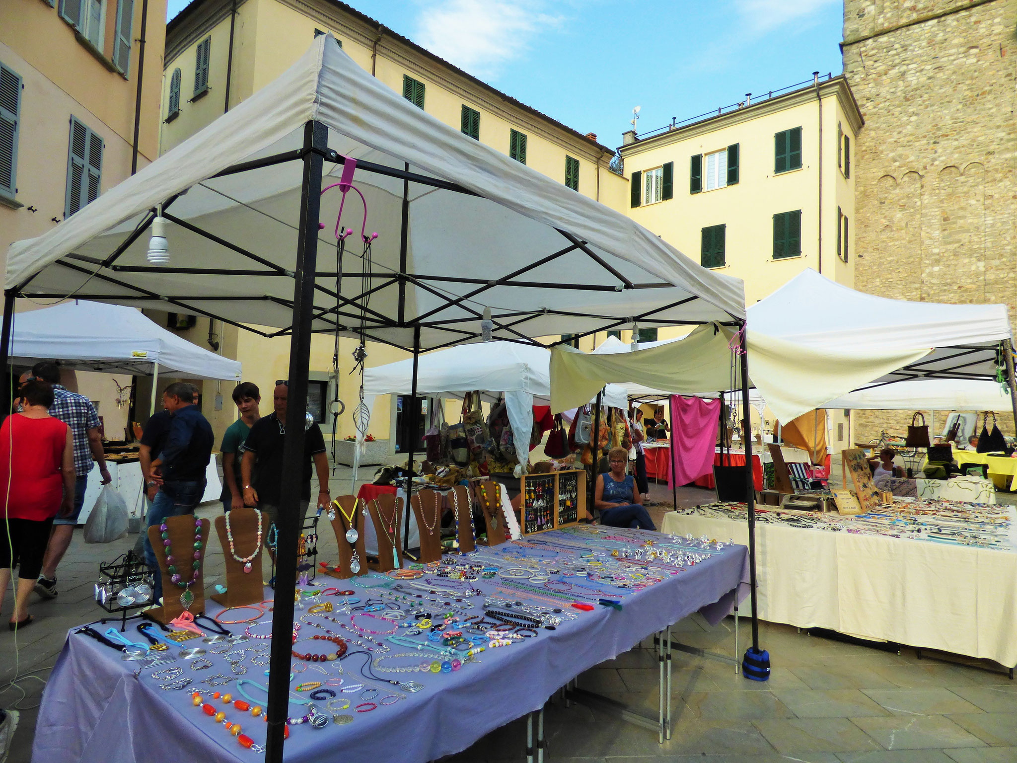 Bobbio 16 agosto  ArTre in piazza con Laboratori creativi  e mercatino artigianale