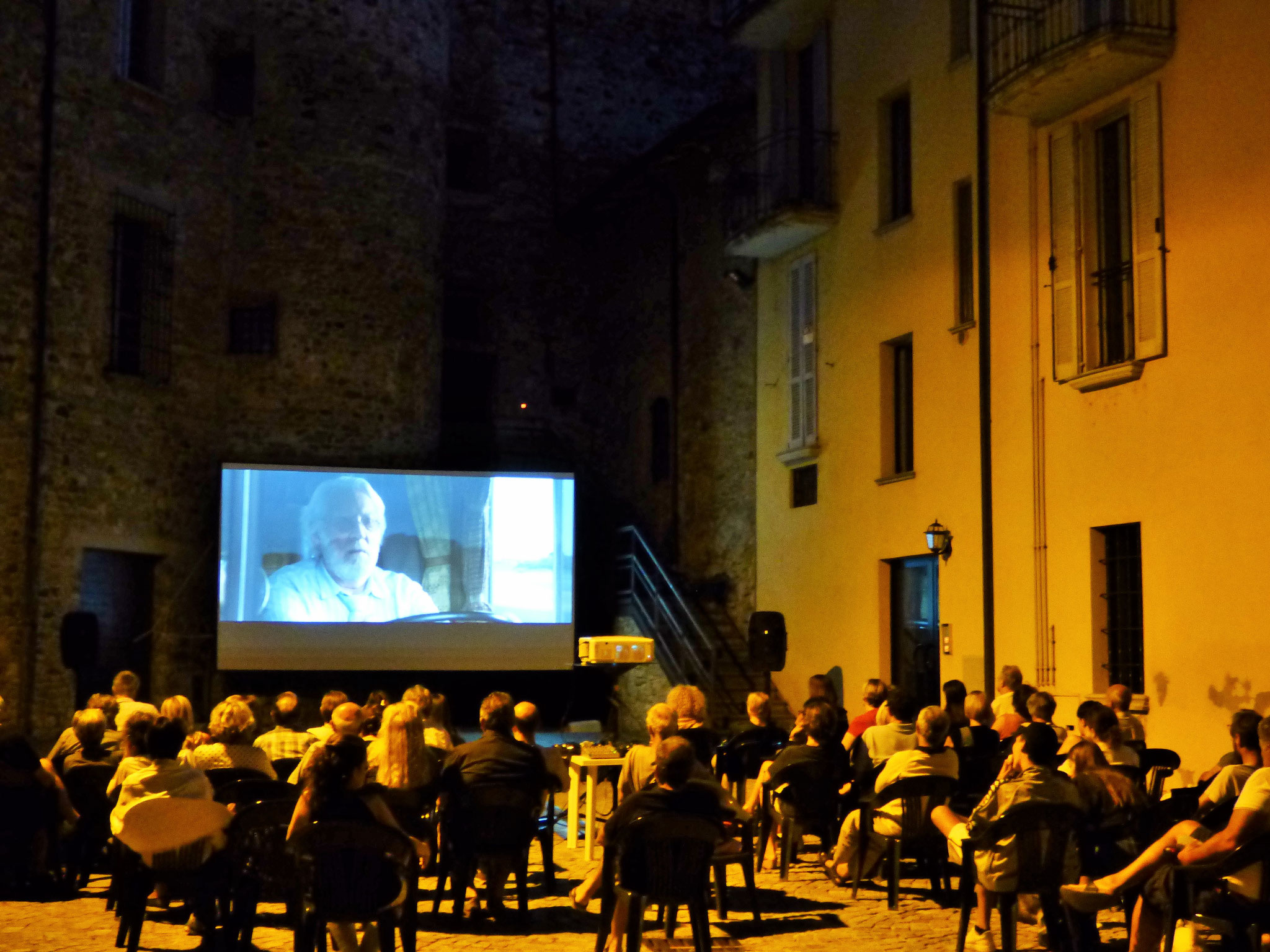 Travo: Piazzetta borgo antico 23 luglio Ella & John