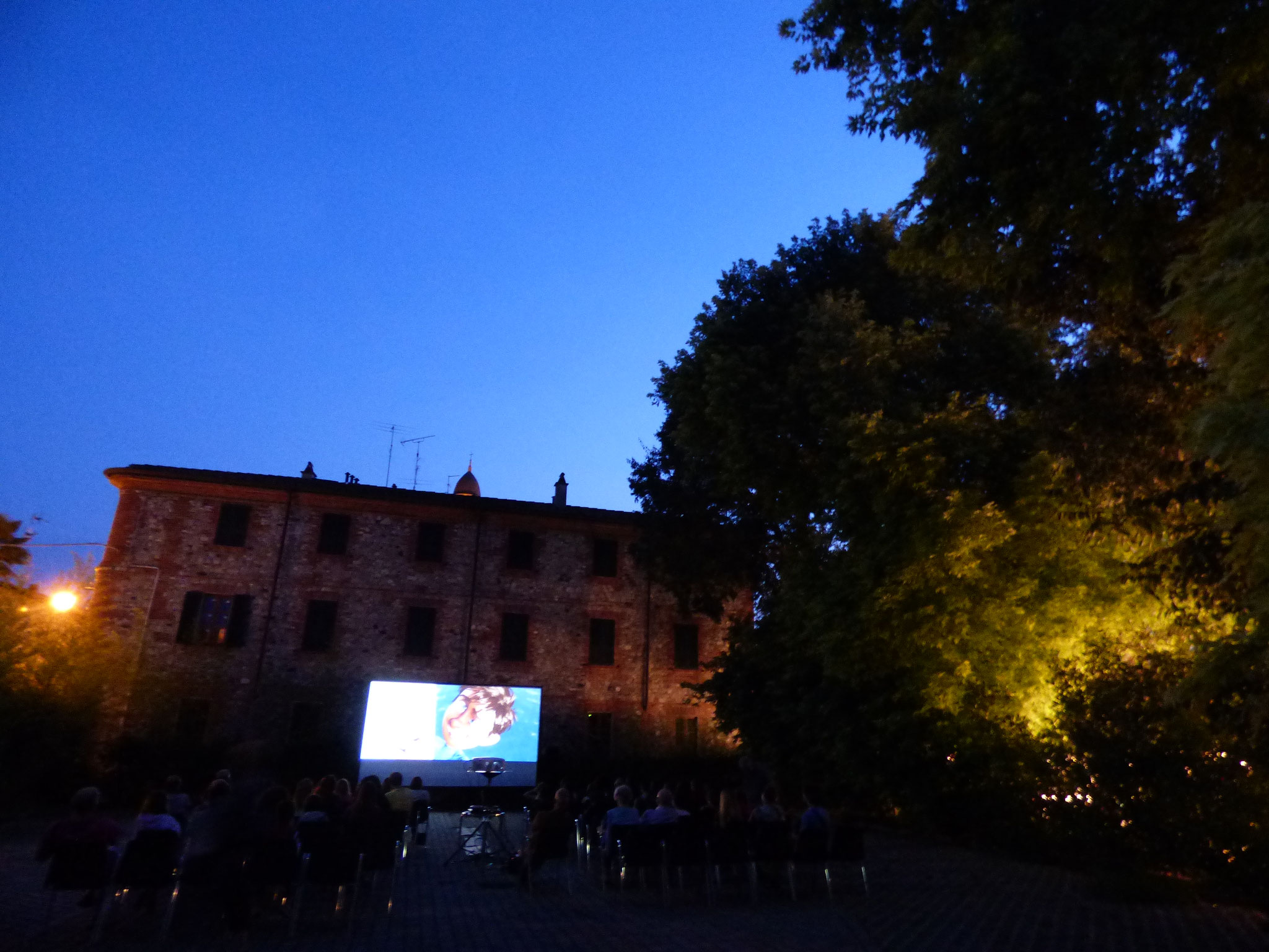 Rivergaro: Cinema Sotto Le Stelle 2019     Luglio, giovedì 18 : MIKE SULLA LUNA dalle ore 21:30  giardino di Via Don Veneziani, 64 - Rivergaro (PC) di fronte alla Casa del Popolo