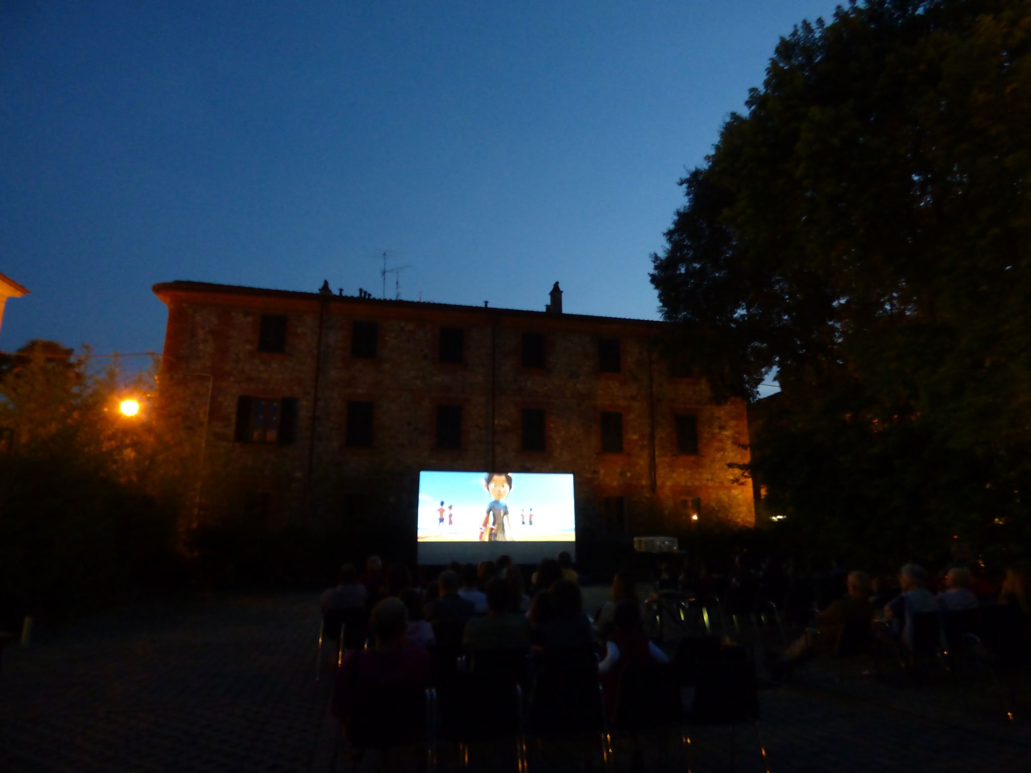 Rivergaro: Cinema Sotto Le Stelle 2019     Luglio, giovedì 18 : MIKE SULLA LUNA dalle ore 21:30  giardino di Via Don Veneziani, 64 - Rivergaro (PC) di fronte alla Casa del Popolo