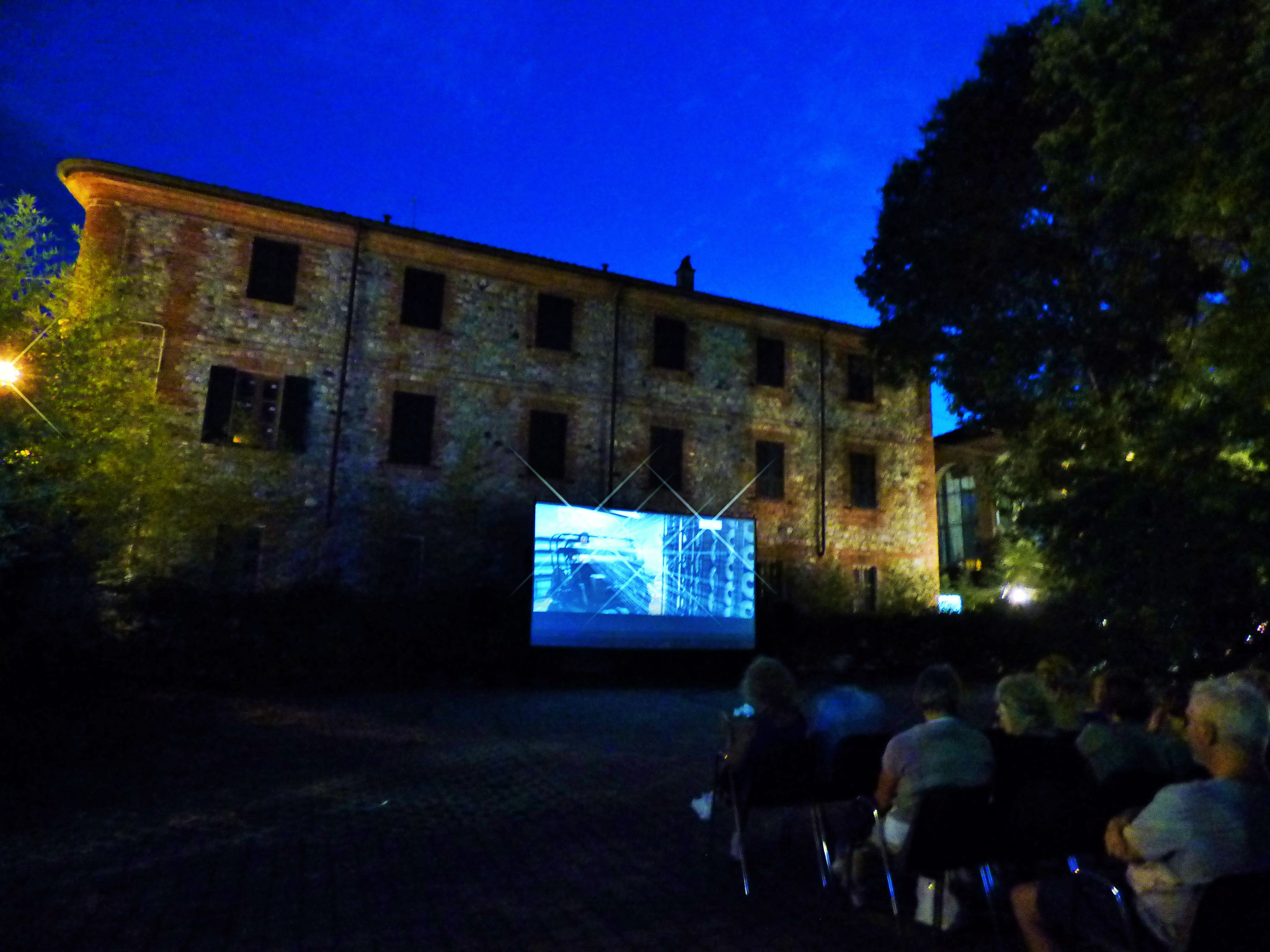 Rivergaro: Cinema Sotto Le Stelle 2019     Agosto, giovedì 1 : NORMA RAE dalle ore 21:30  giardino di Via Don Veneziani, 64 - Rivergaro (PC) di fronte alla Casa del Popolo