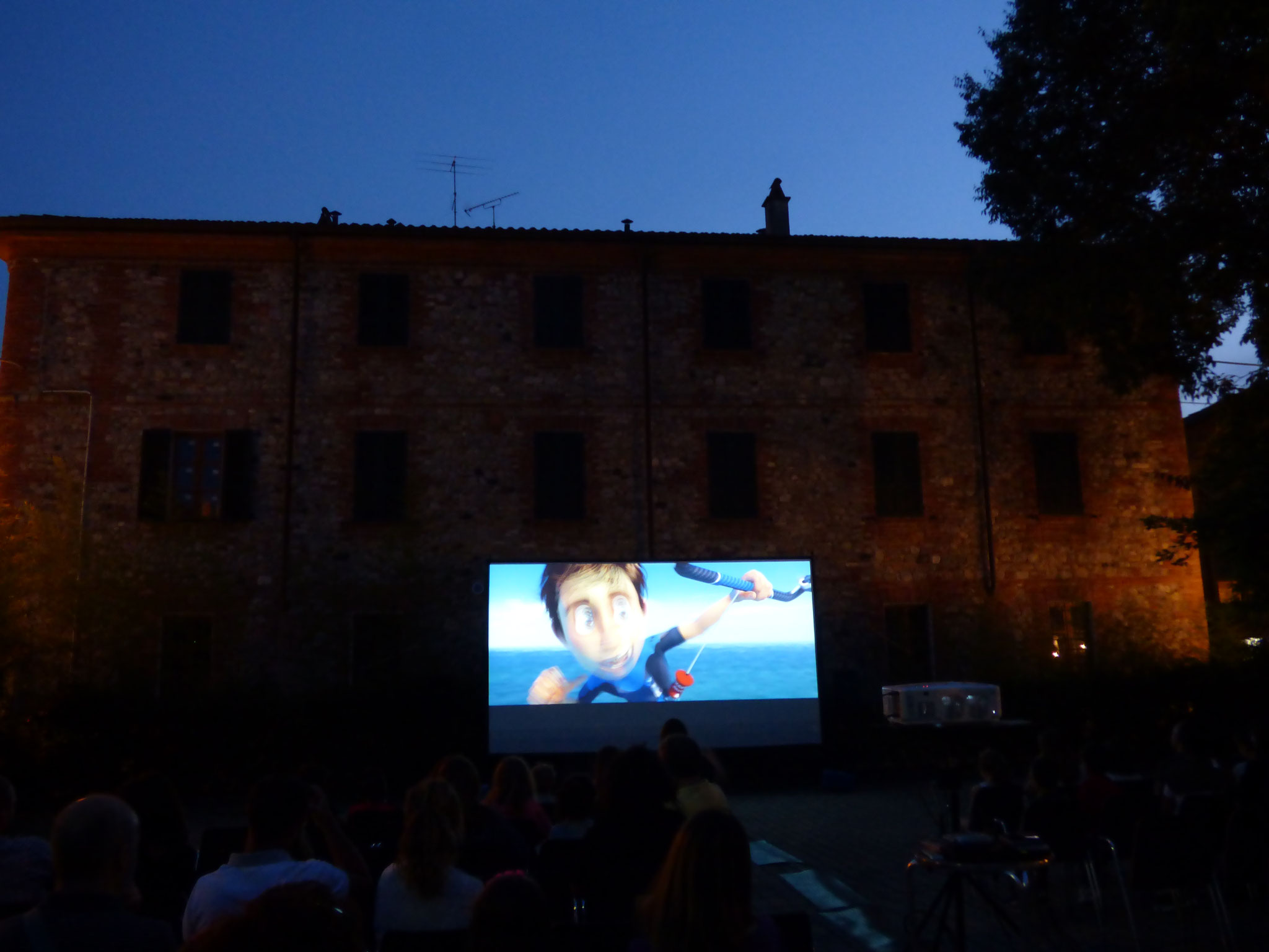 Rivergaro: Cinema Sotto Le Stelle 2019     Luglio, giovedì 18 : MIKE SULLA LUNA dalle ore 21:30  giardino di Via Don Veneziani, 64 - Rivergaro (PC) di fronte alla Casa del Popolo