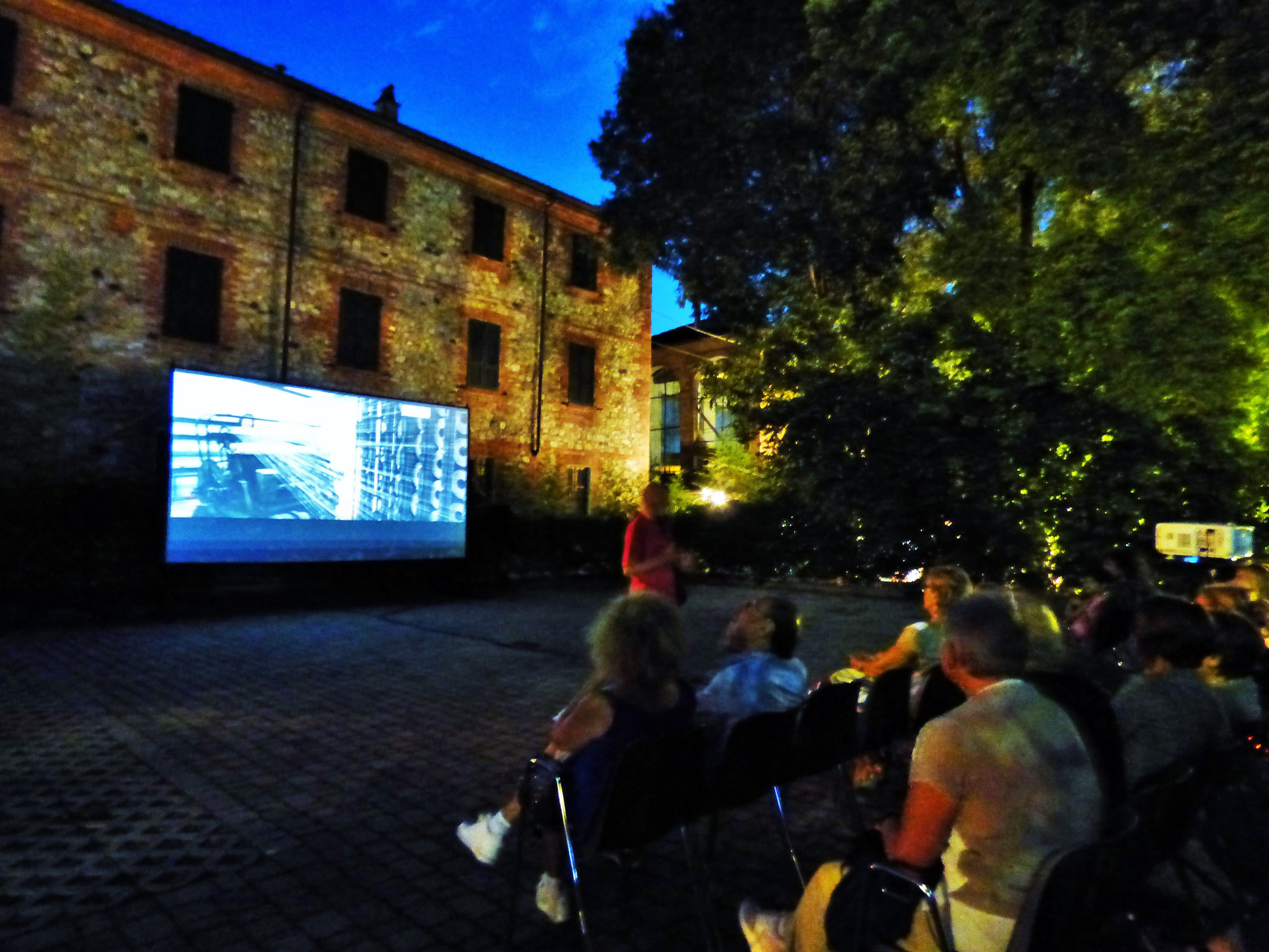 Rivergaro: Cinema Sotto Le Stelle 2019     Agosto, giovedì 1 : NORMA RAE dalle ore 21:30  giardino di Via Don Veneziani, 64 - Rivergaro (PC) di fronte alla Casa del Popolo