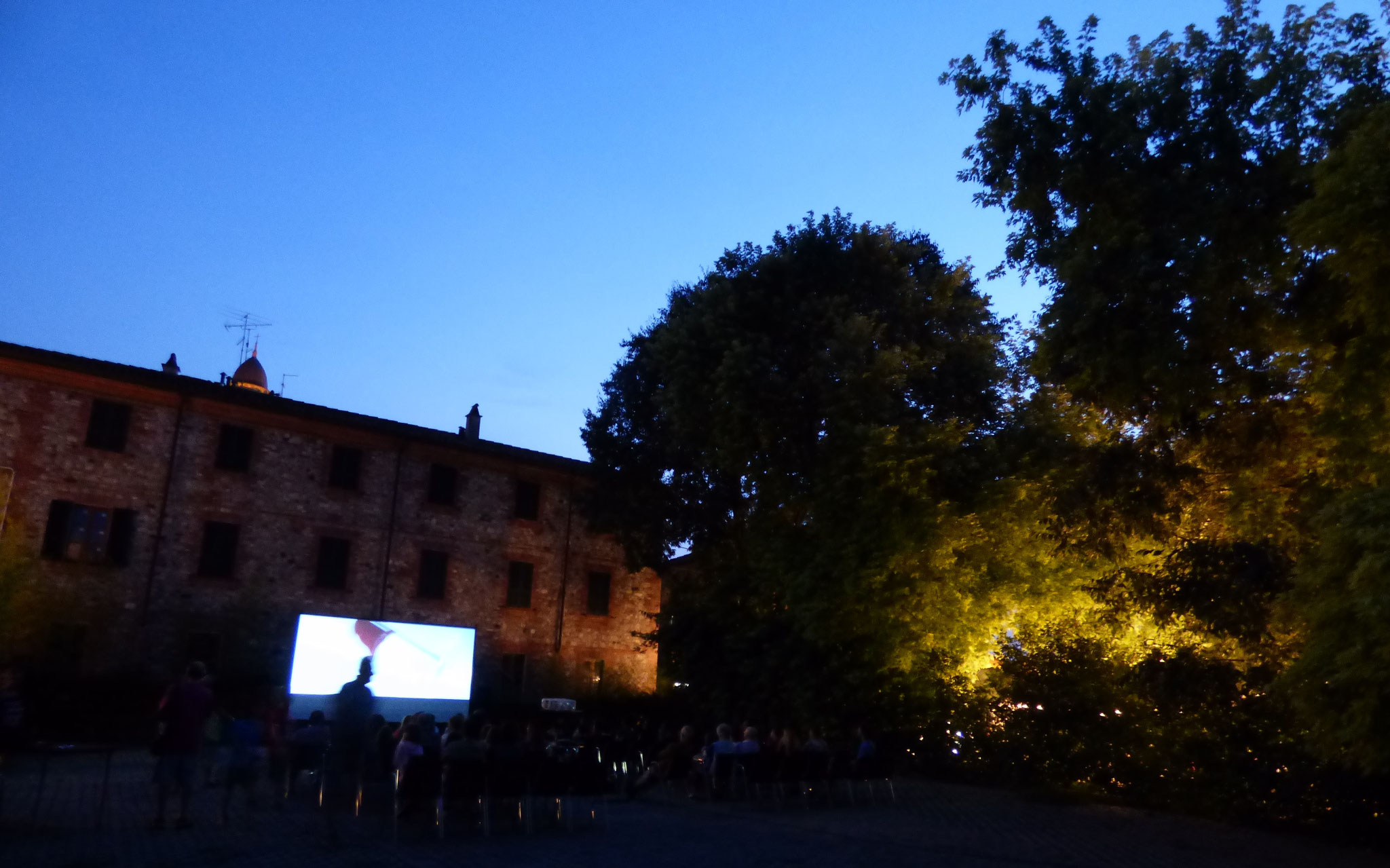 Rivergaro: Cinema Sotto Le Stelle 2019     Luglio, giovedì 18 : MIKE SULLA LUNA dalle ore 21:30  giardino di Via Don Veneziani, 64 - Rivergaro (PC) di fronte alla Casa del Popolo