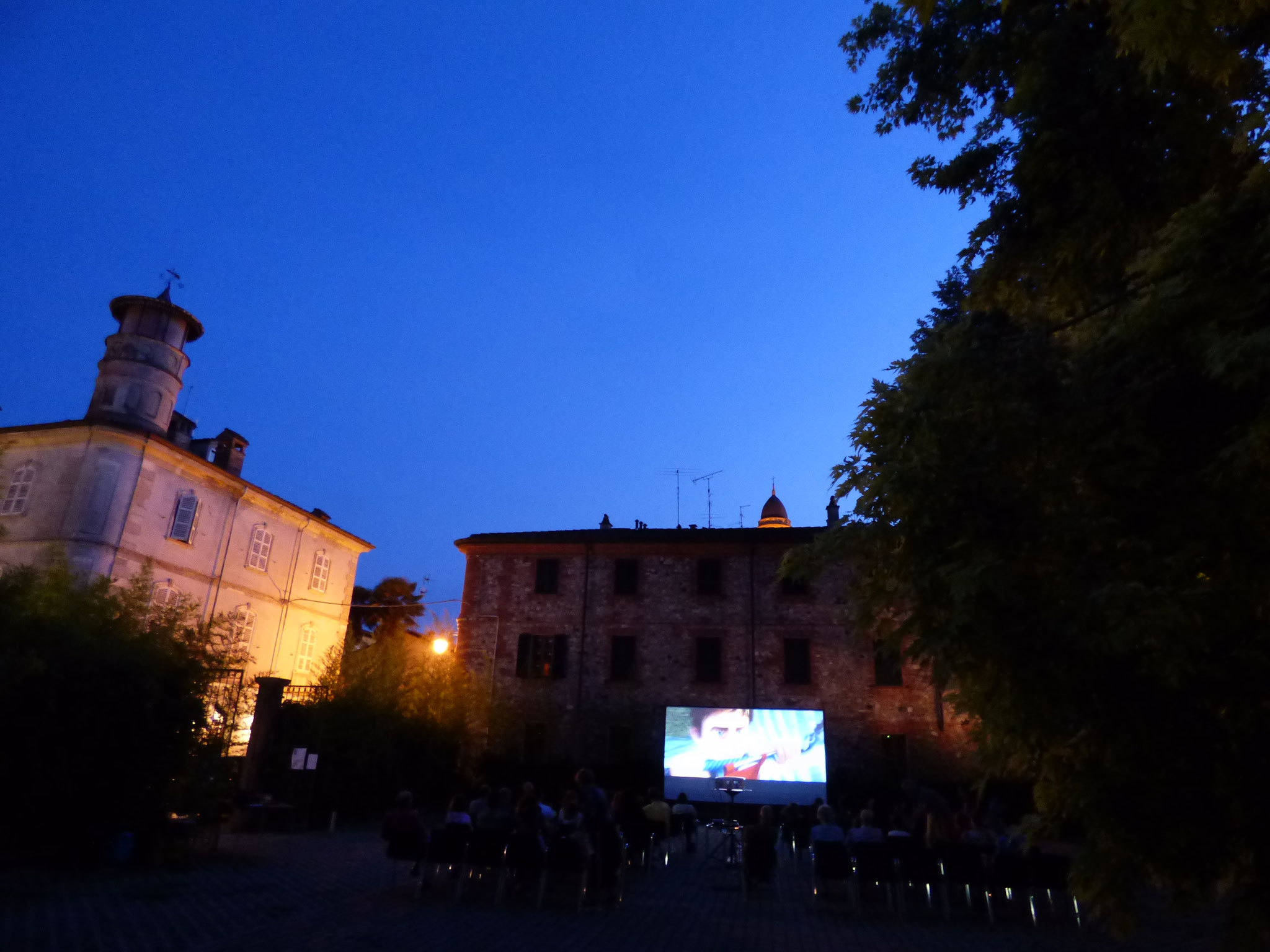 Rivergaro: Cinema Sotto Le Stelle 2019     Luglio, giovedì 18 : MIKE SULLA LUNA dalle ore 21:30  giardino di Via Don Veneziani, 64 - Rivergaro (PC) di fronte alla Casa del Popolo