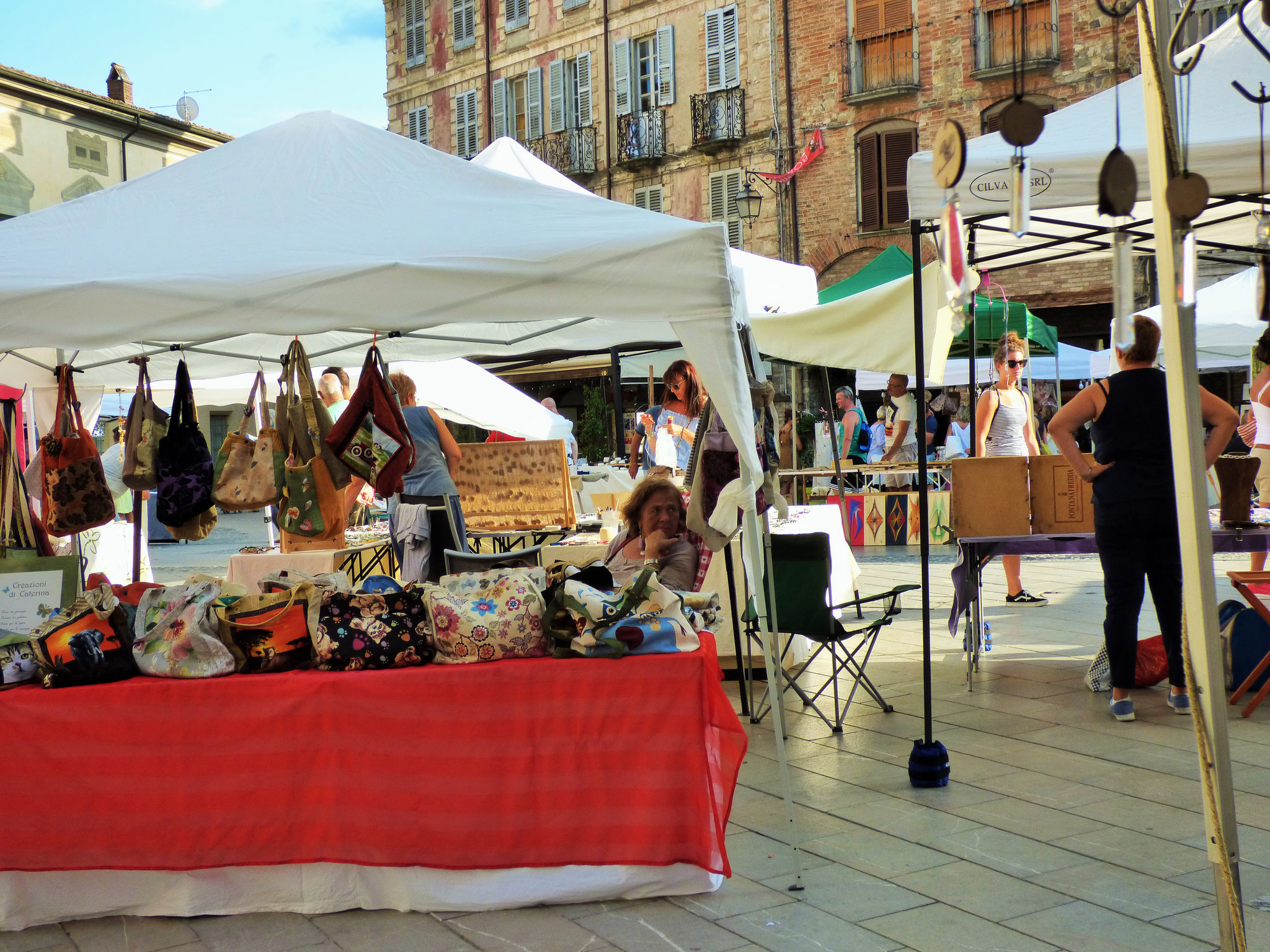 Bobbio 16 agosto  ArTre in piazza con Laboratori creativi  e mercatino artigianale