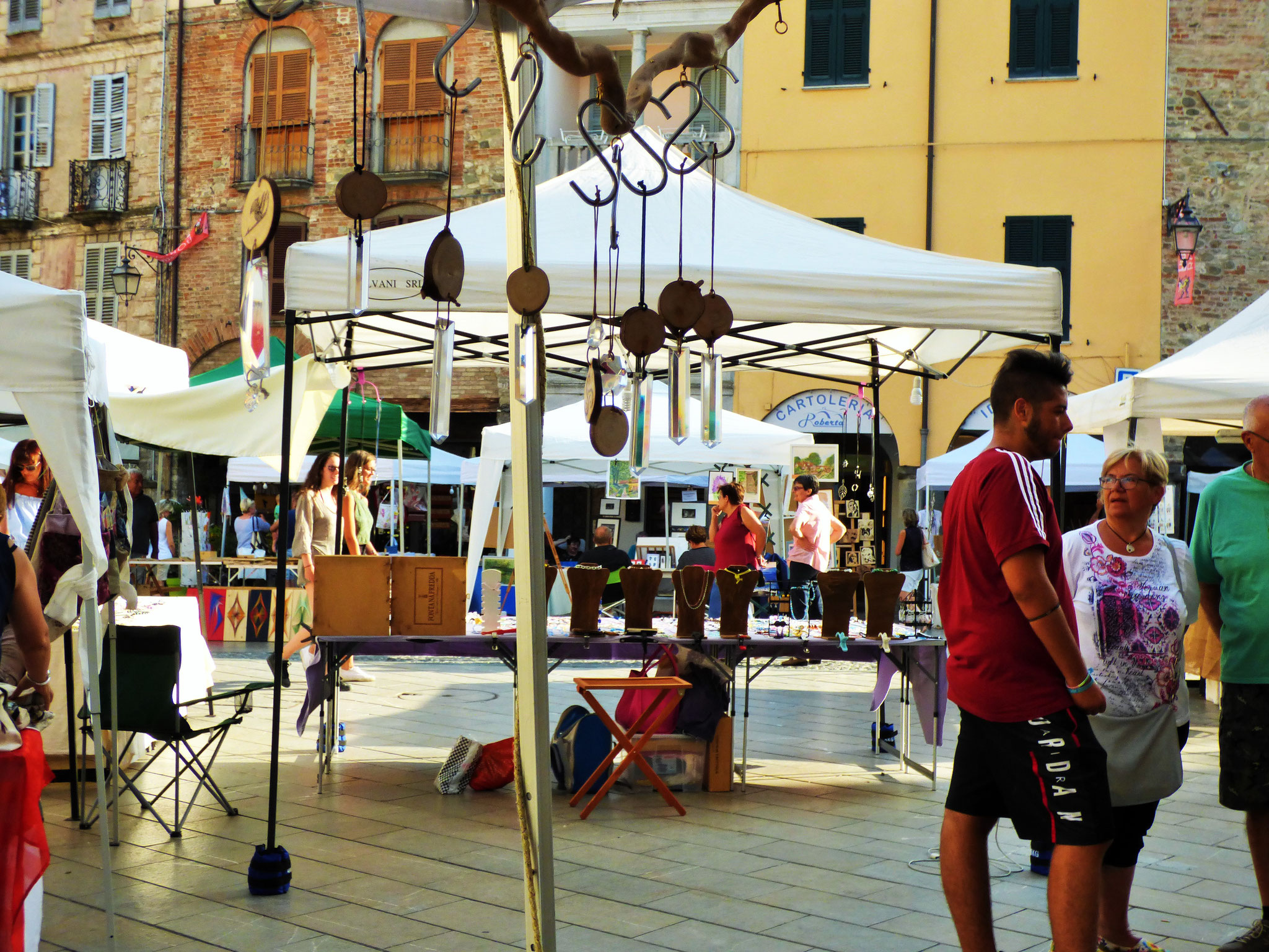 Bobbio 16 agosto  ArTre in piazza con Laboratori creativi  e mercatino artigianale