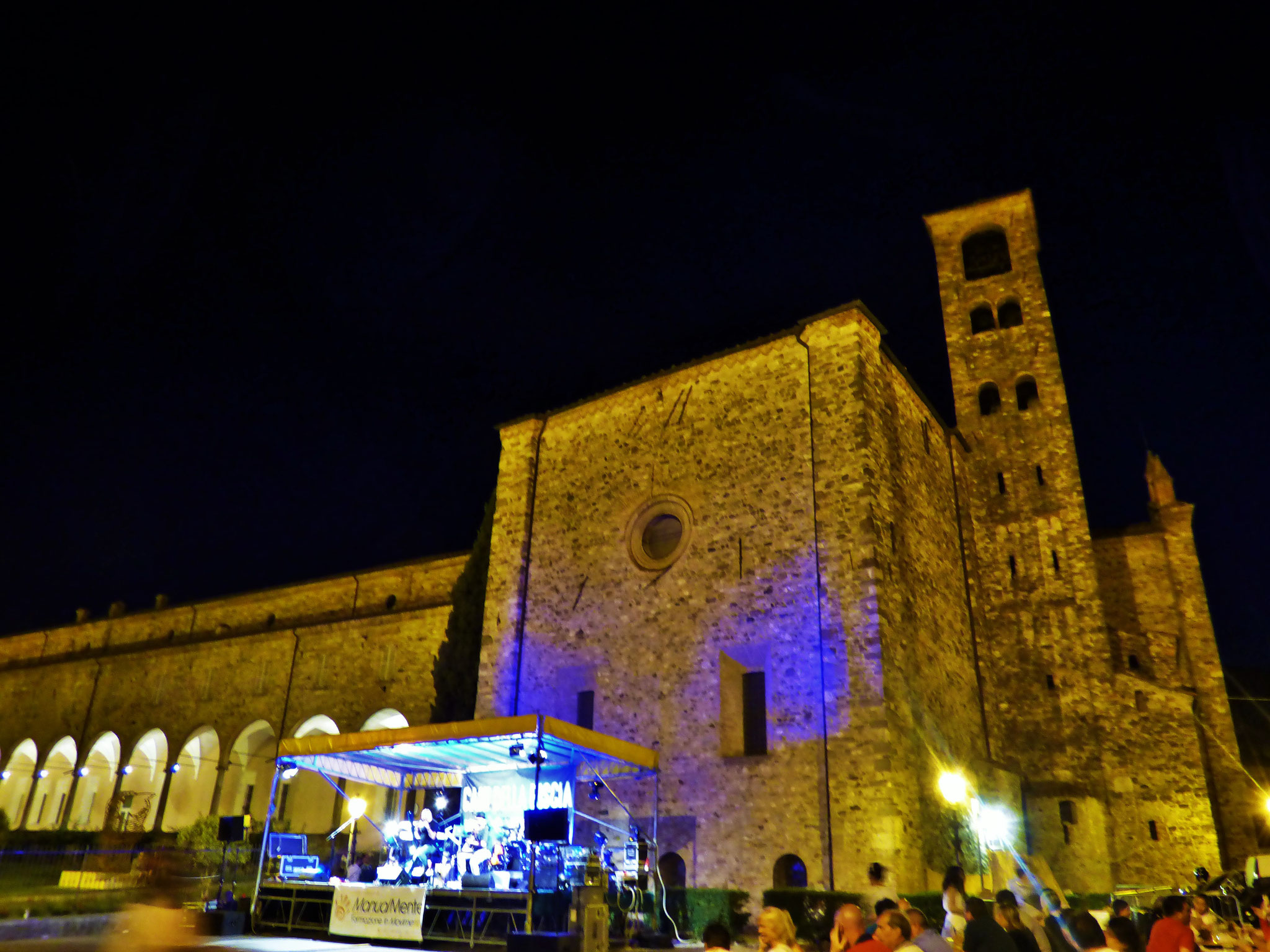 Bobbio  6 luglio 2019     Concerto in piazza santa Fara  con  I CANI DELLA BISCIA e I BELLI FUORI  dalle ore 22:00